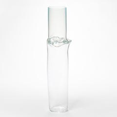 Vase sculptural Torsion in Ocean Blue 22/01, transparent et jade d'Emma Baker
