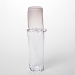 Torsion in Ocean Pink 25/01, récipient sculptural en verre transparent et rose d'Emma Baker