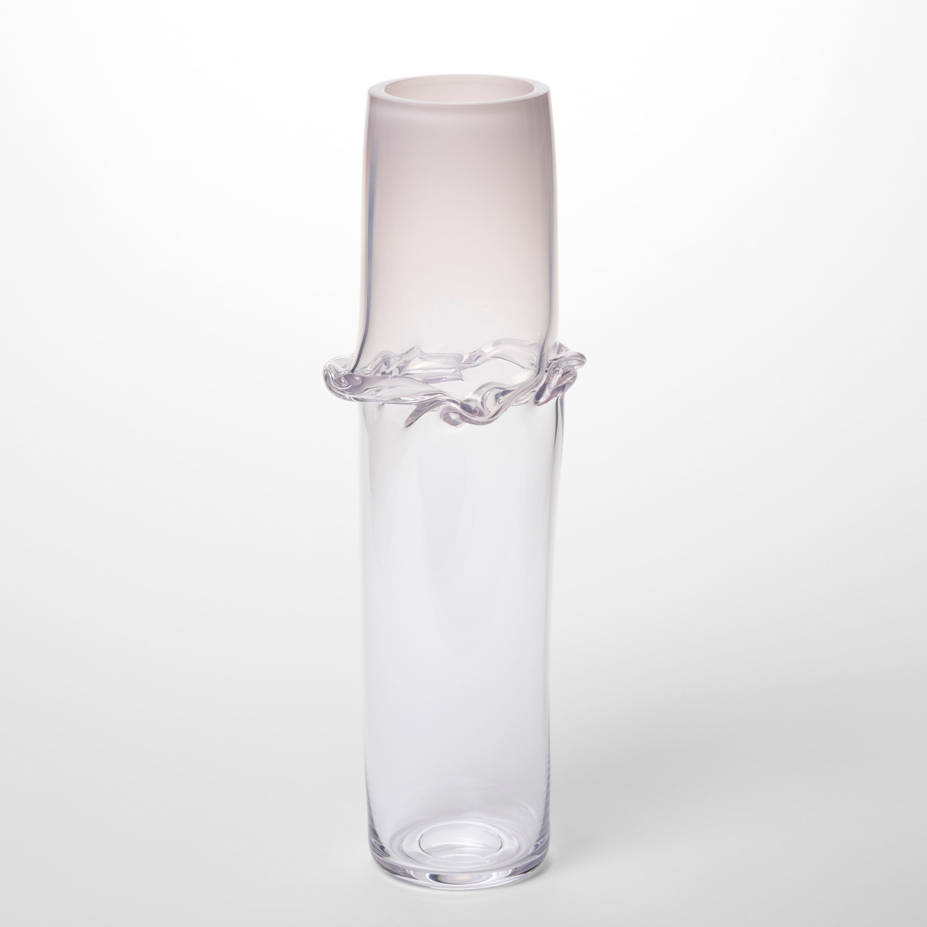 Organico moderno Torsion in Ocean Pink 25/01, vaso scultura in vetro rosa e trasparente di Emma Baker in vendita