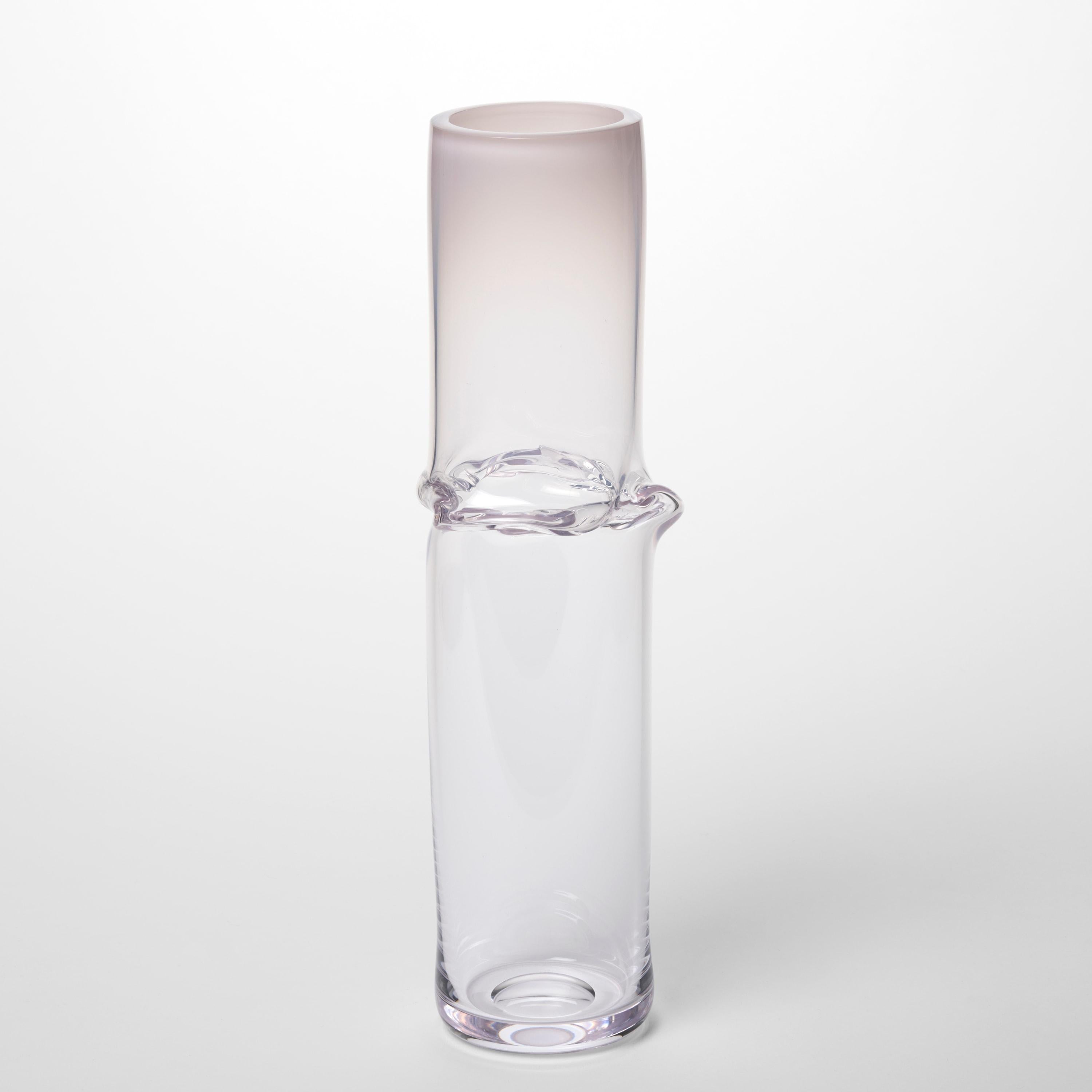 Organique Torsion in Ocean Pink 25/02, vase sculptural en verre transparent et rose d'Emma Baker en vente