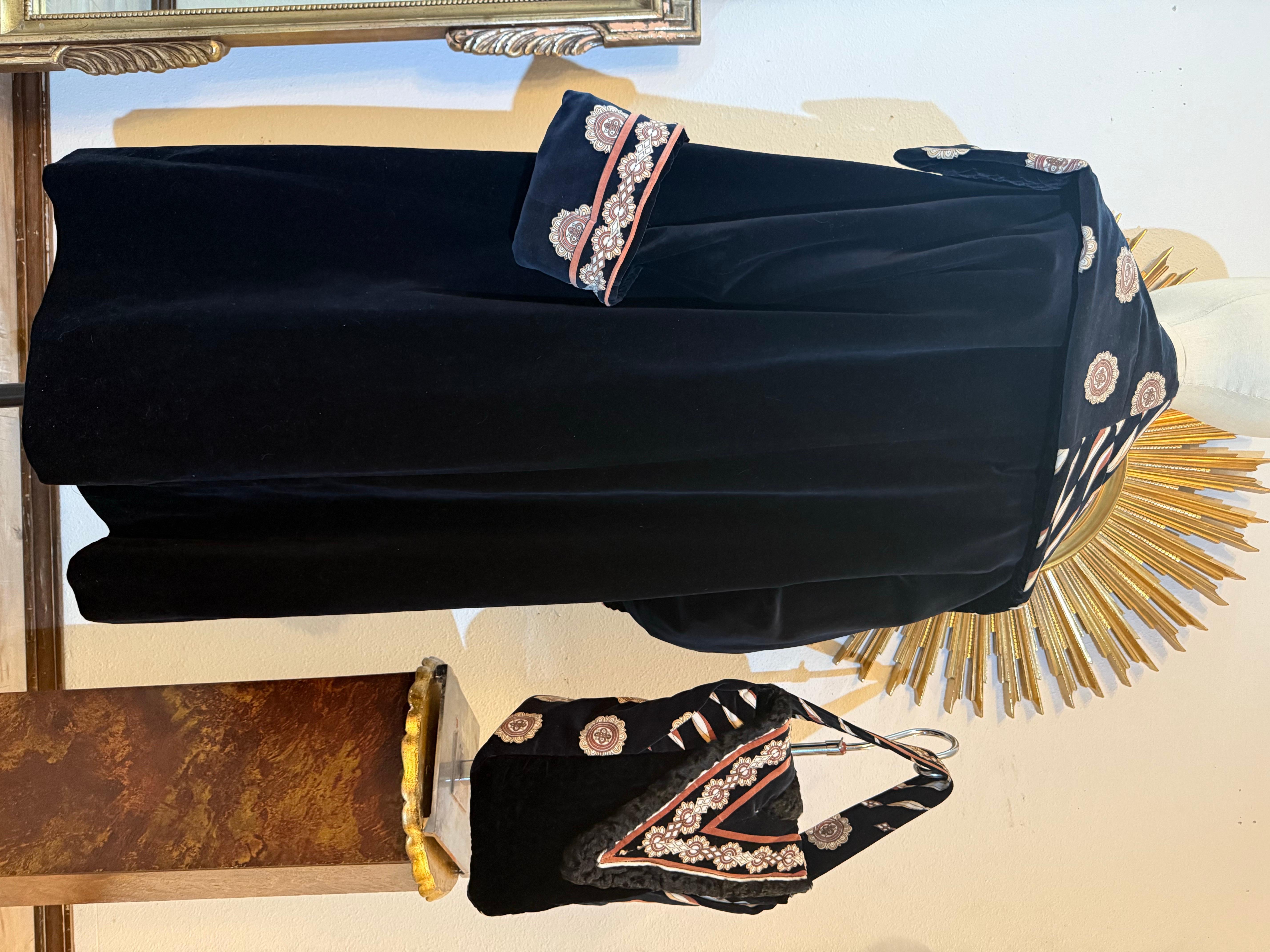 Torso Creations 1950s Black Velvet Swingcoat w Emilio Pucci Print Velvet Collar For Sale 7