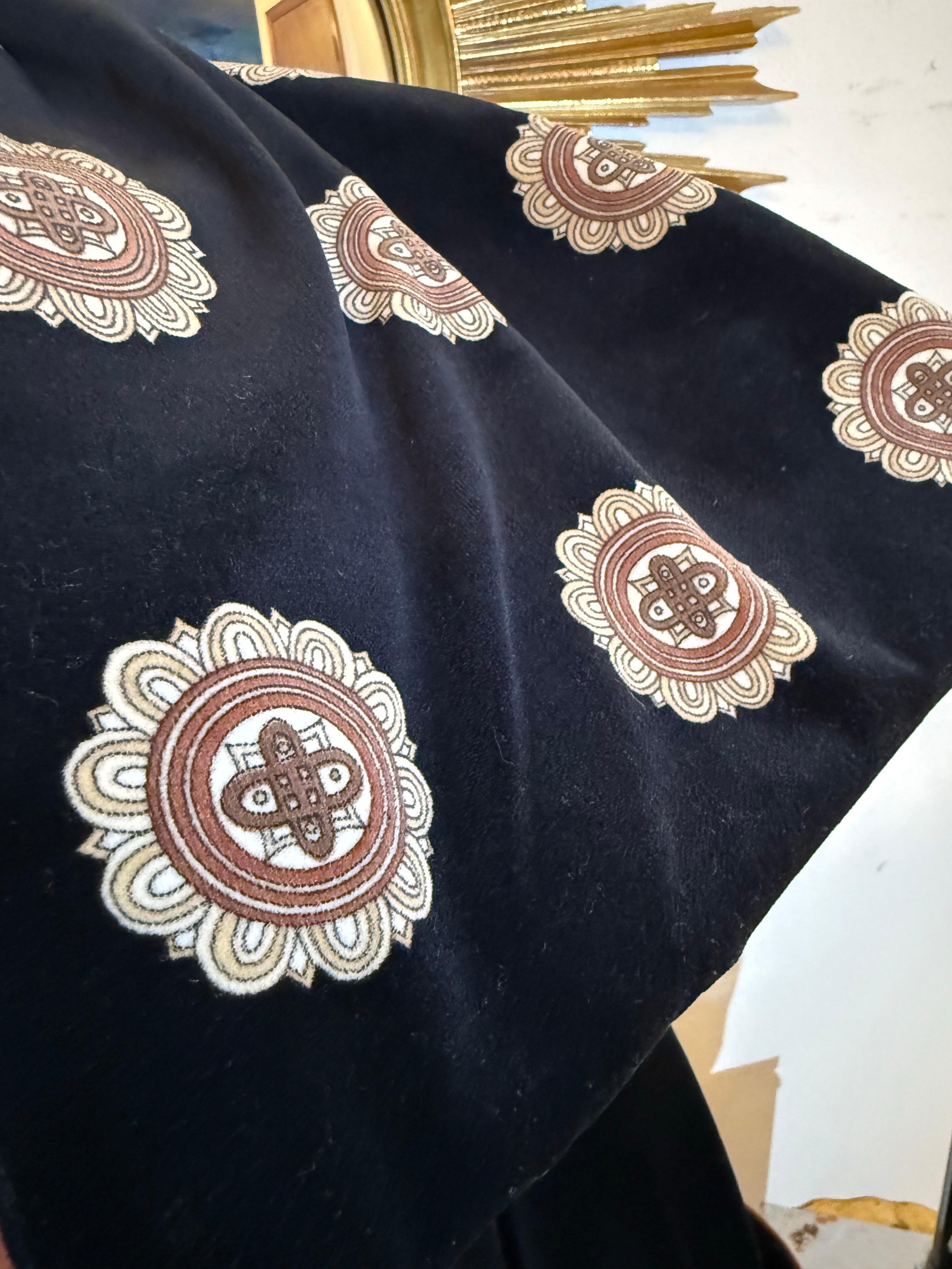 Torso Creations 1950s Black Velvet Swingcoat w Emilio Pucci Print Velvet Collar For Sale 10