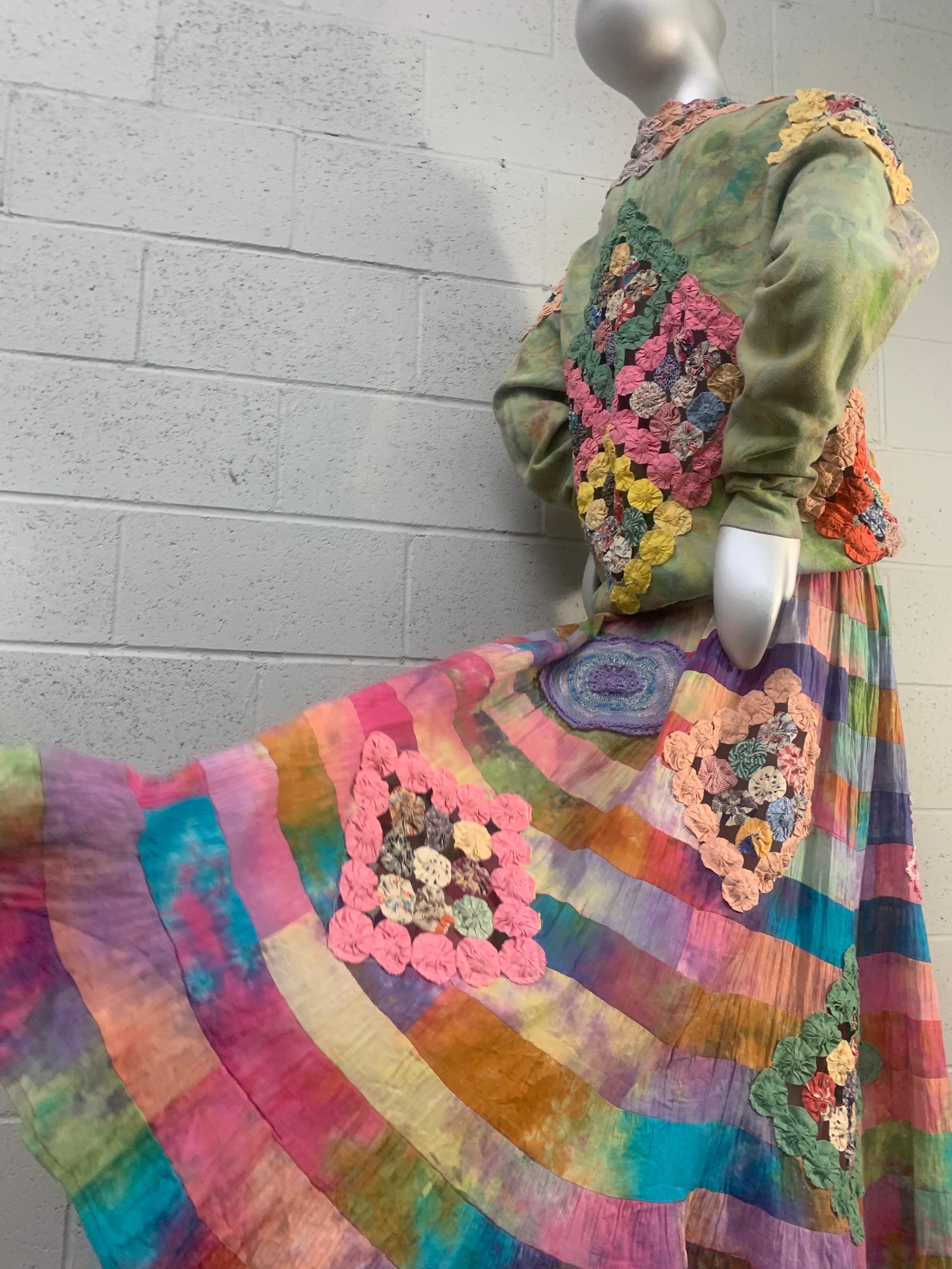 Ensemble 2 pièces jupe et pull matelassées en crochet motif patchwork tie-dye de Torso Creations en vente 1