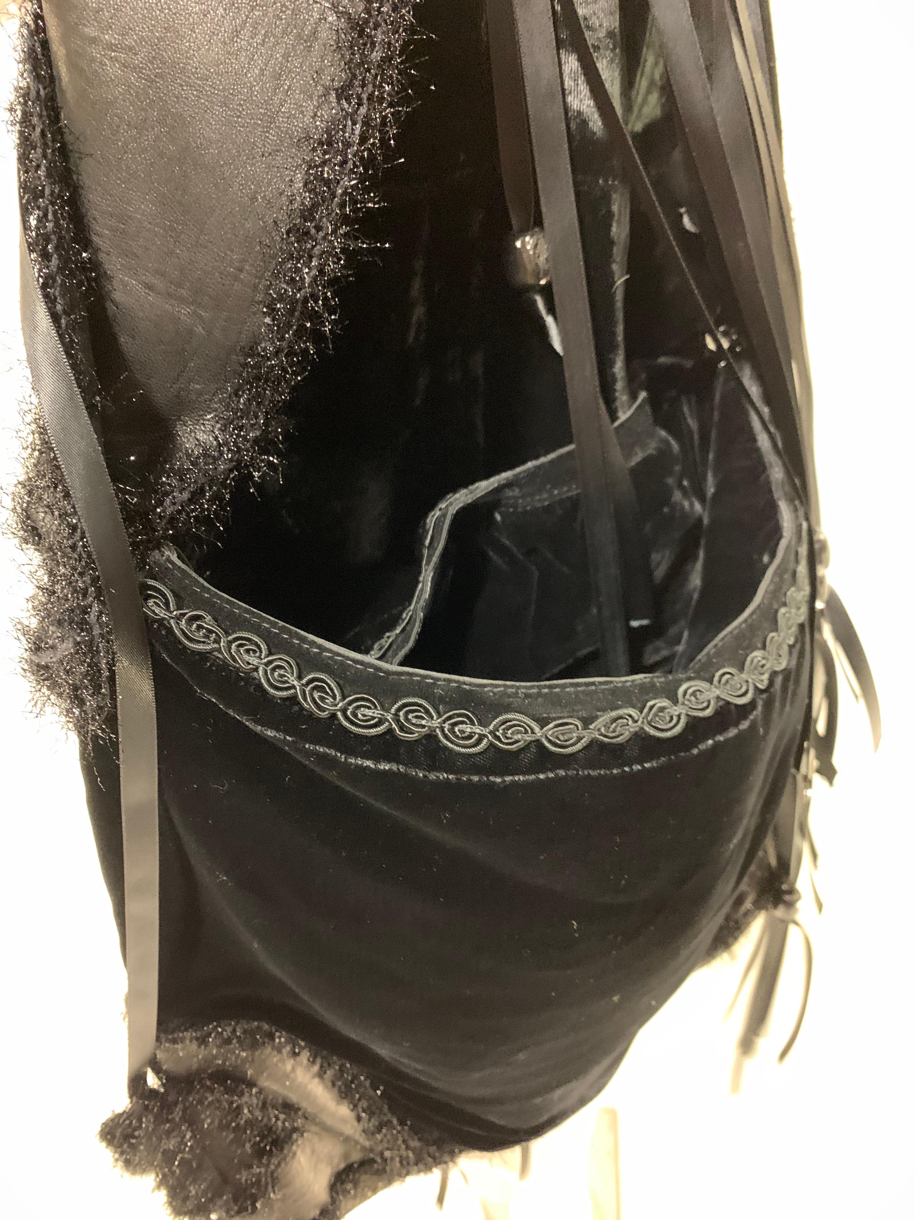 Torso Creations Borsellino in pelle nera Flower Power con frangia in nastro di raso 4