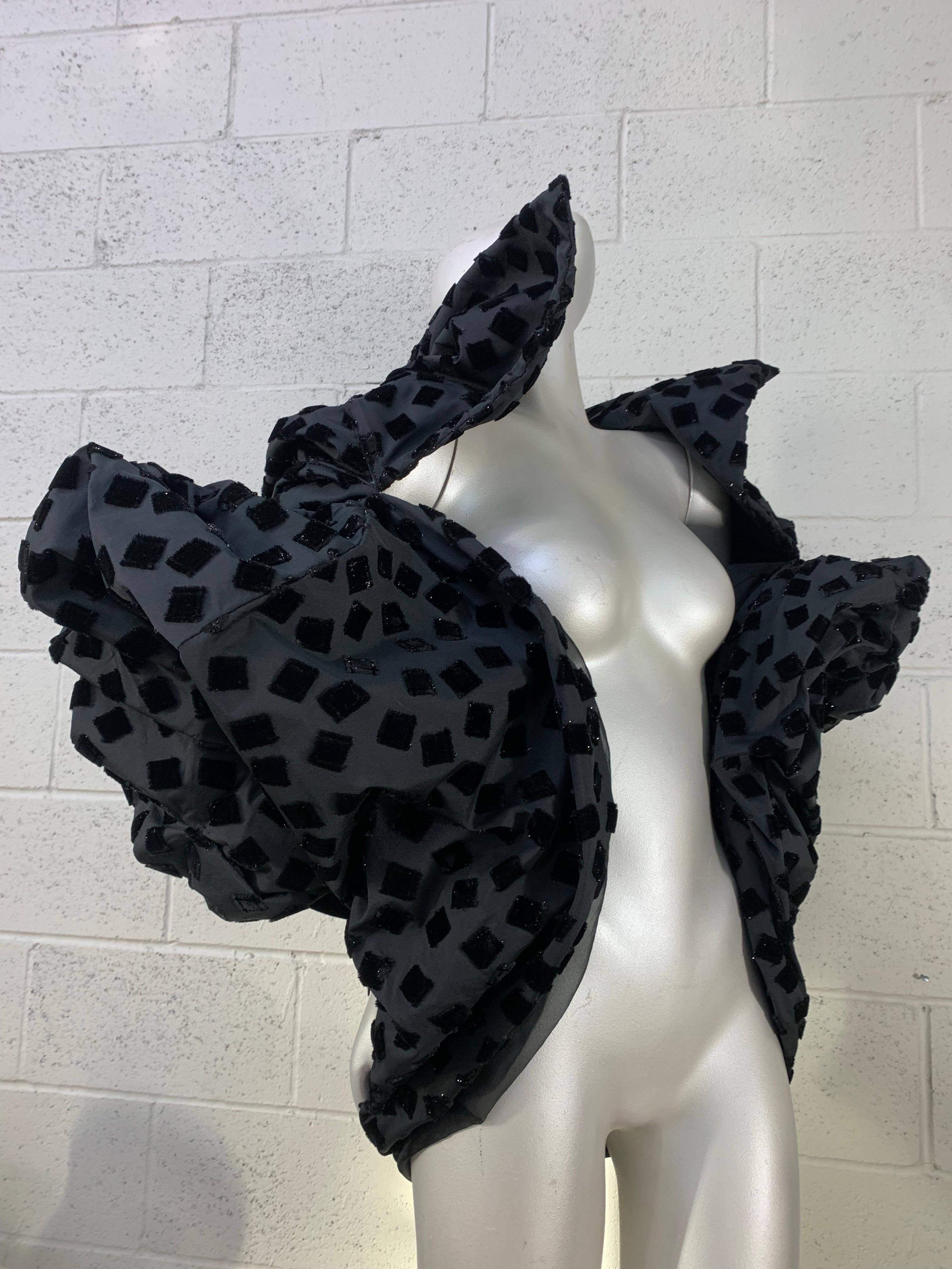 Torso Creations - Veste de soirée cocon en taffetas de soie noir à bulles  en vente 3