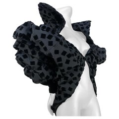 Torso Creations Schwarze Cocoon-Abendjacke aus Seidentaft mit Blasenmuster