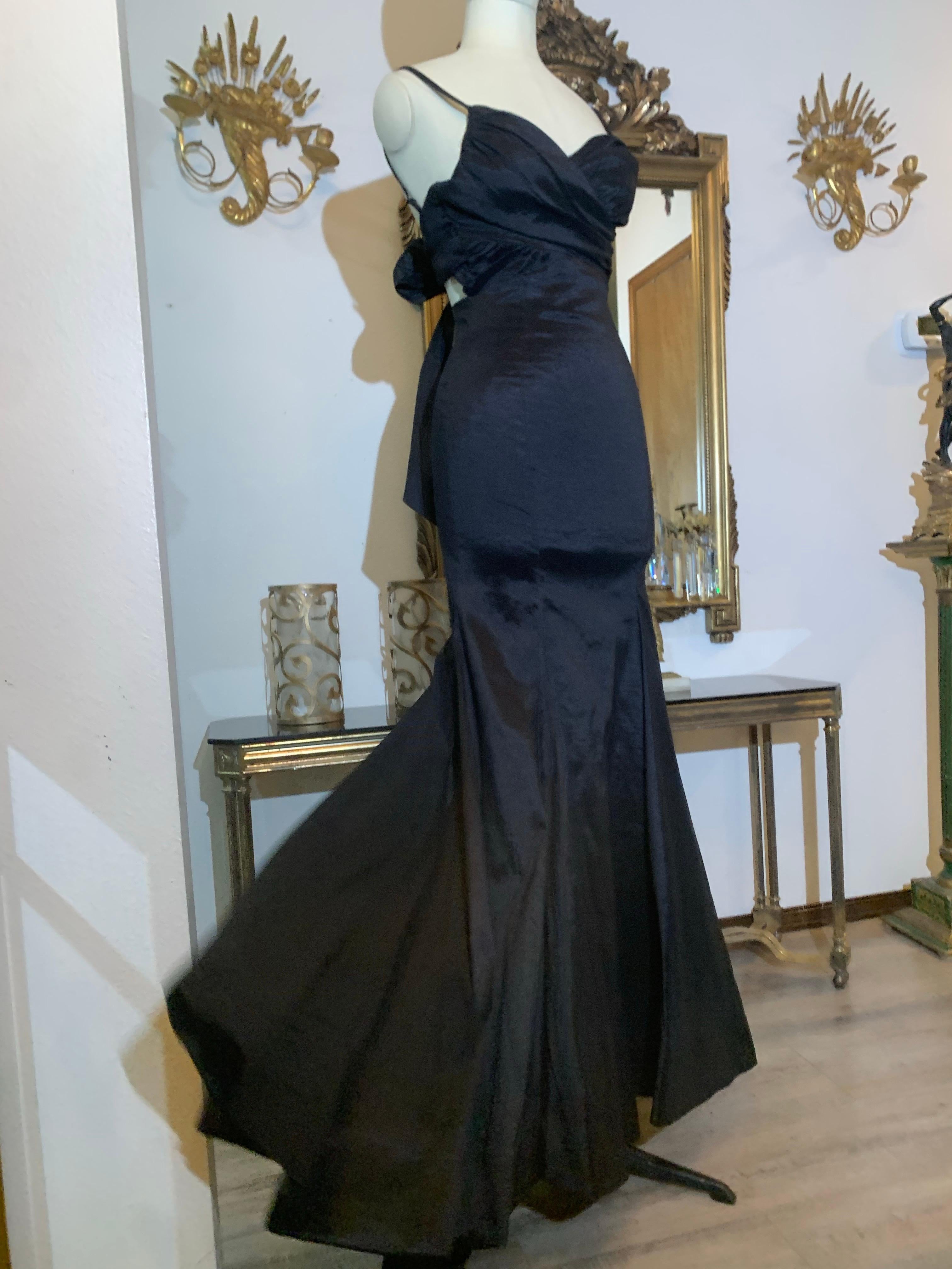 Torso Creations Vestido negro de satén elástico mate sin tirantes y cola de pez con lazo en la espalda en venta 5