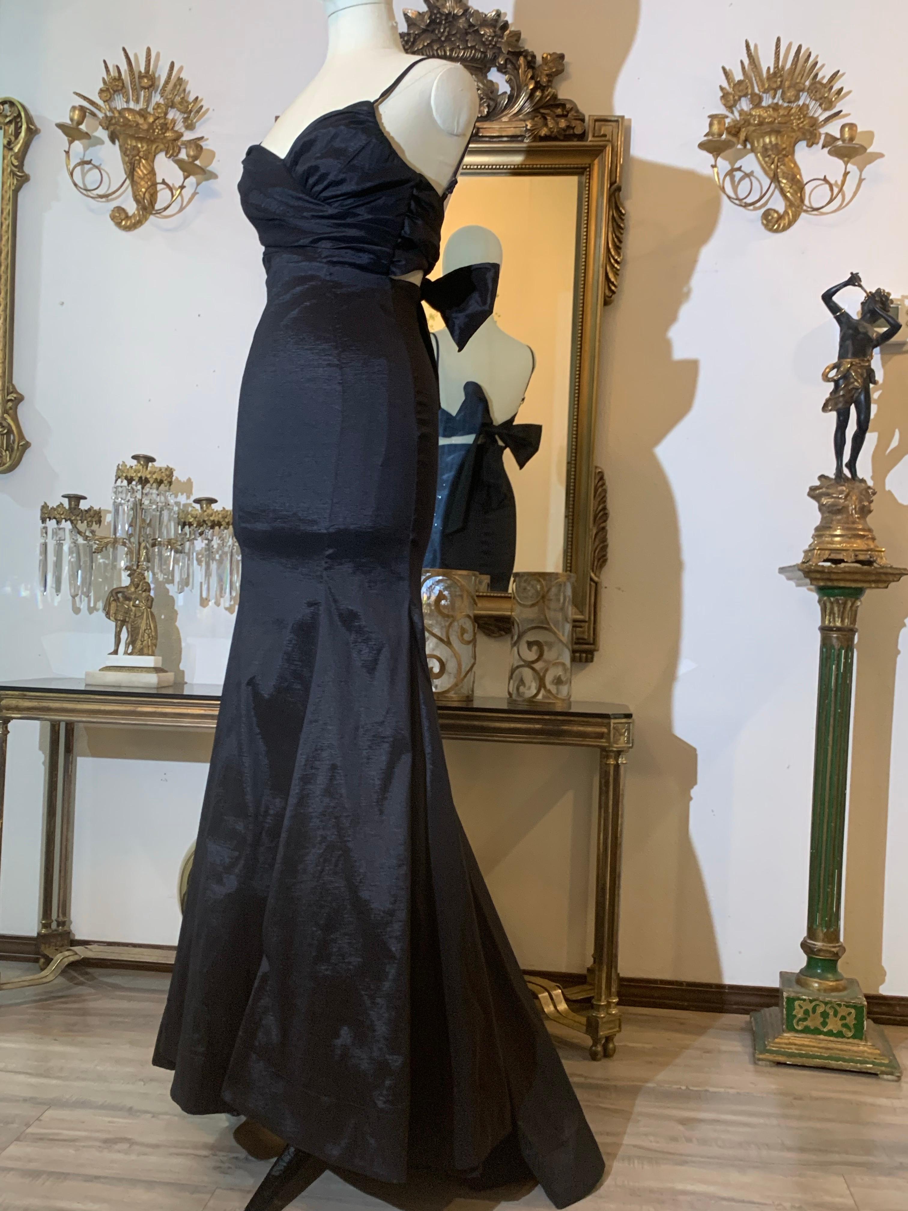 Torso Creations Vestido negro de satén elástico mate sin tirantes y cola de pez con lazo en la espalda Negro en venta