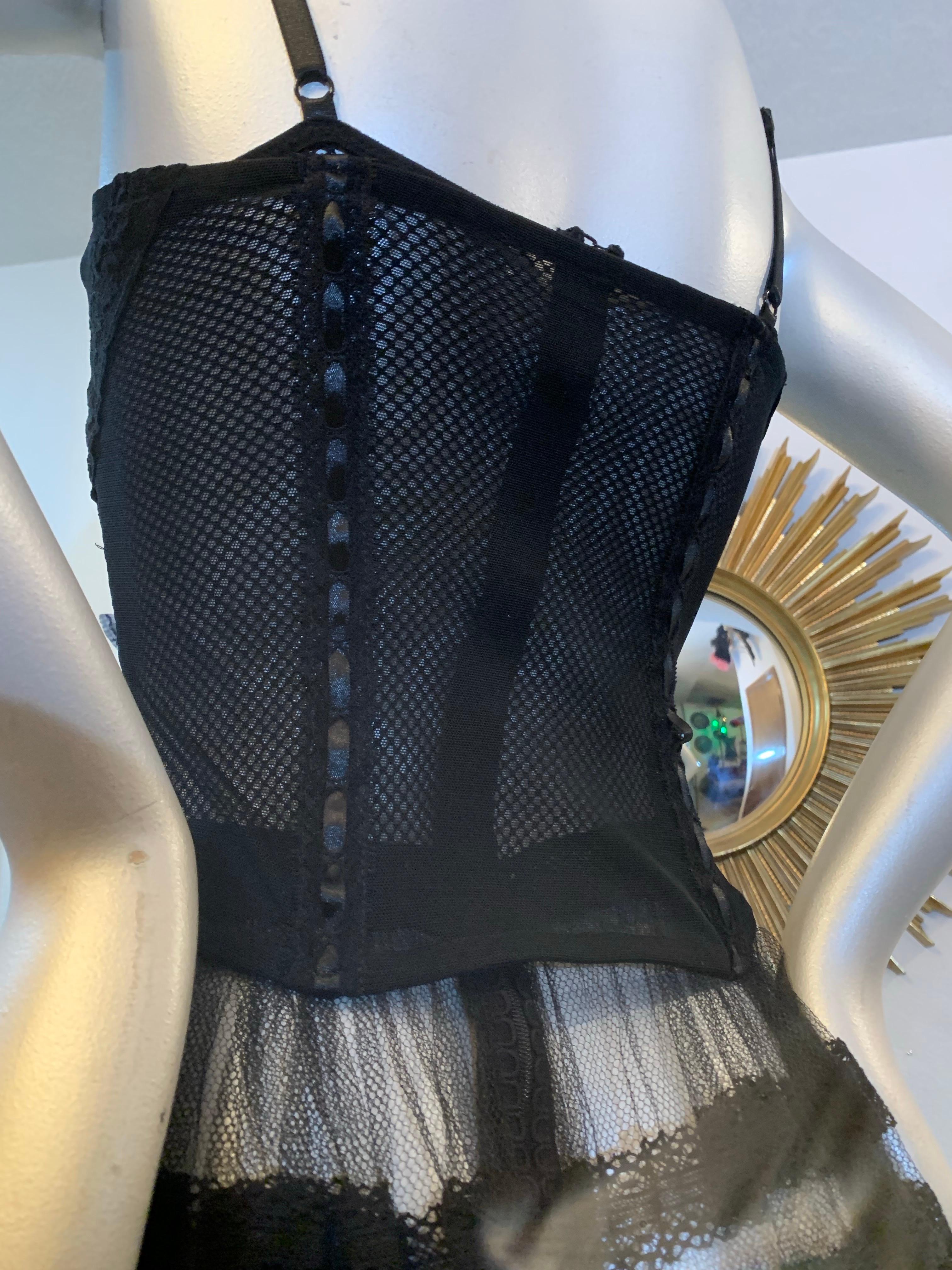 Torso Creations Schwarzes 3-teiliges Korsett aus Tüll und Spitze mit Unter-Dress & Umhang im Angebot 7