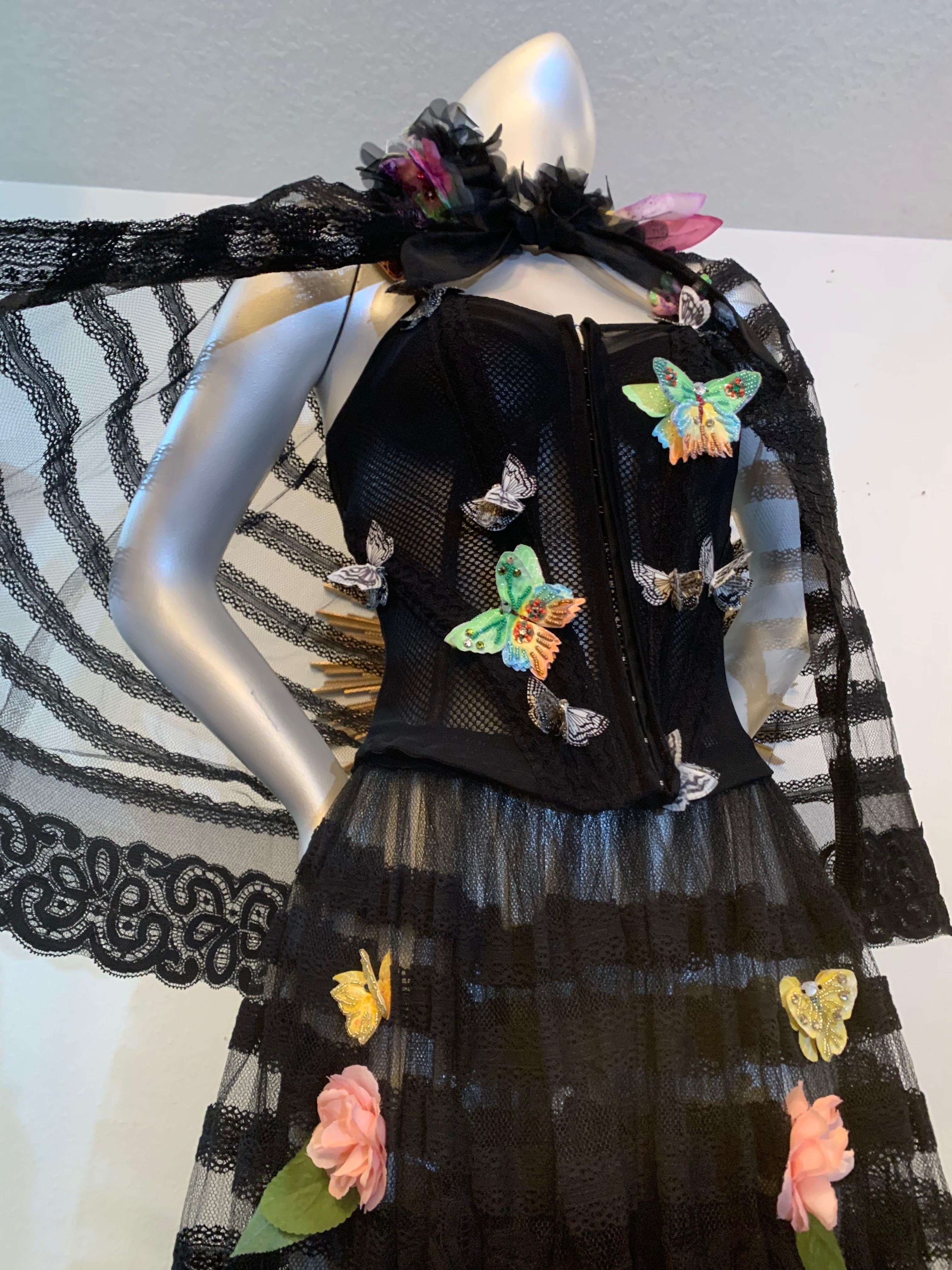 Torso Creations Schwarzes 3-teiliges Korsett aus Tüll und Spitze mit Unter-Dress & Umhang im Angebot 12
