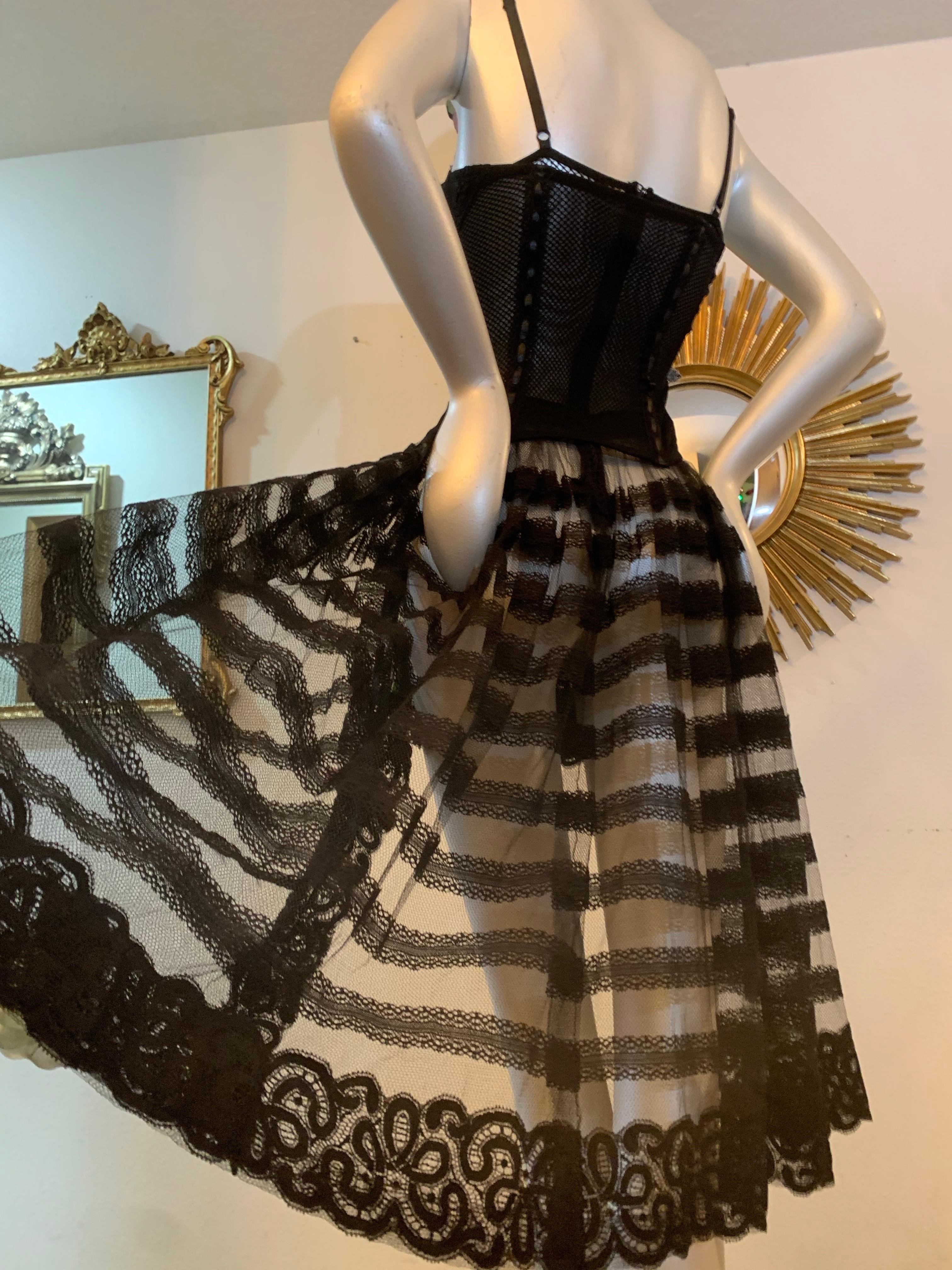 Torso Creations Schwarzes 3-teiliges Korsett aus Tüll und Spitze mit Unter-Dress & Umhang im Angebot 5