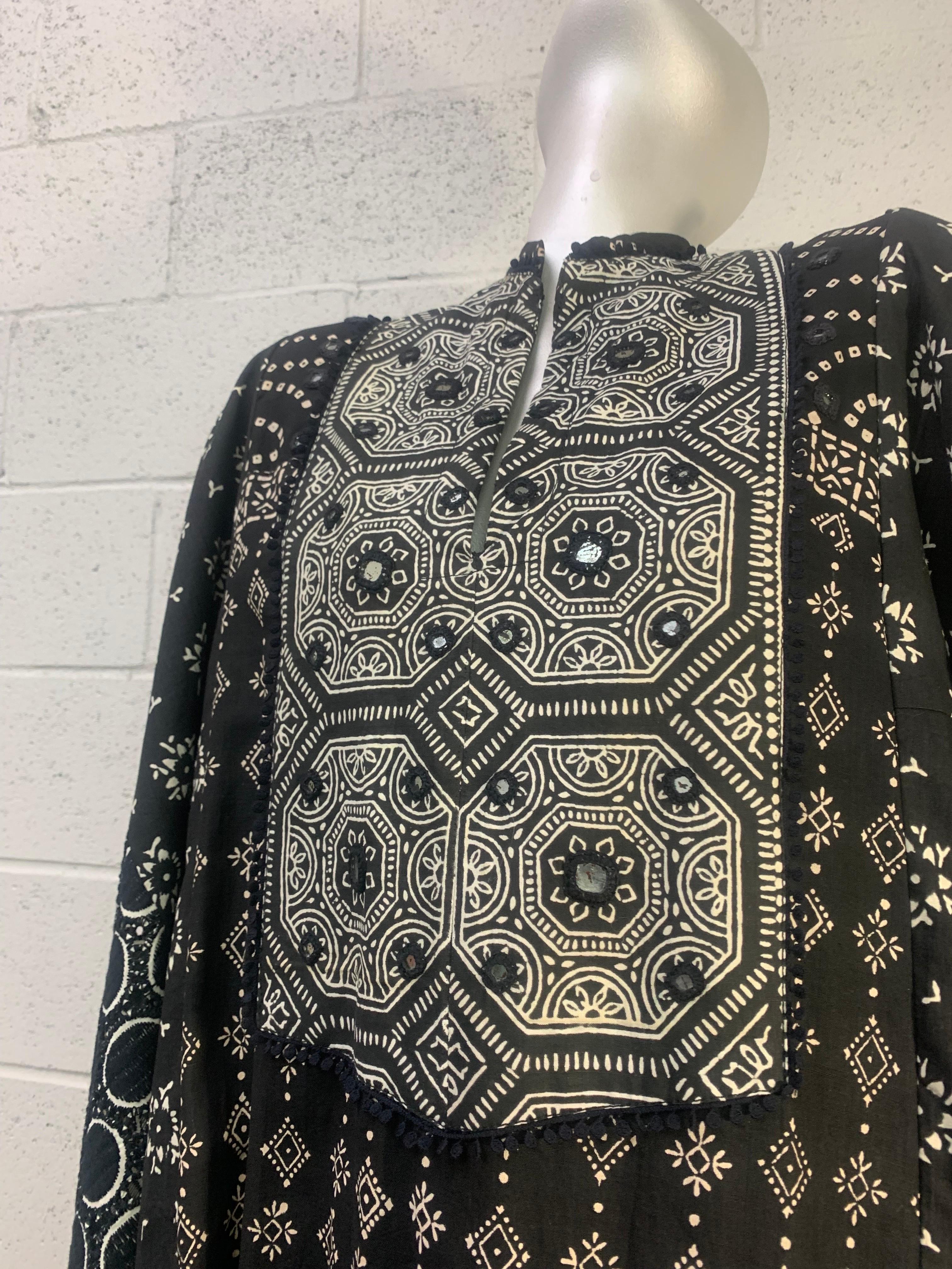 Torso Creations Black & White Block-Printed Caftan w Extravagant Draped Sleeves In Excellent Condition In Gresham, OR
