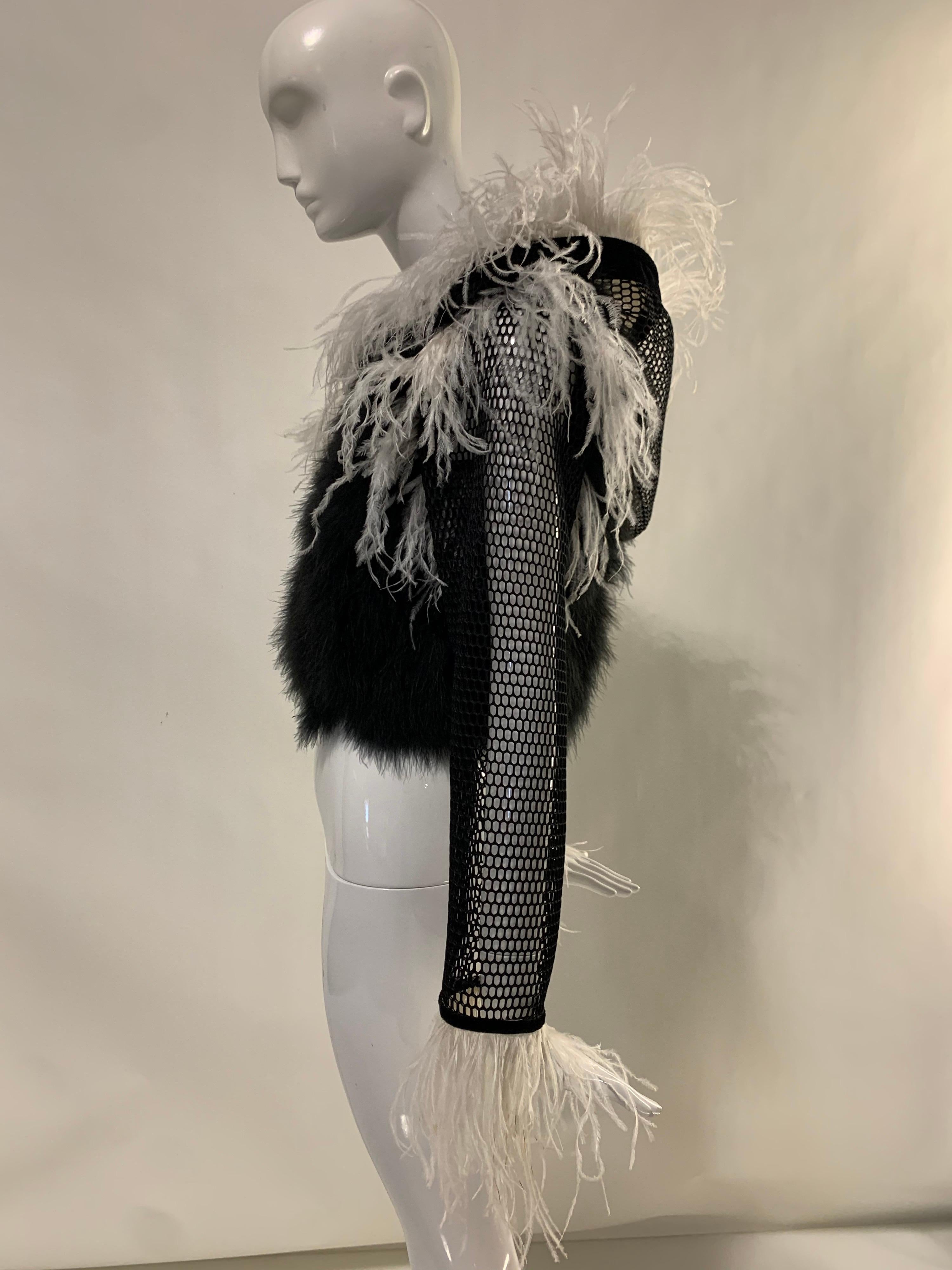 Torso Creations Schwarzer & weißer Kapuzenpullover mit Straußenfedern und schwarzem Mesh- Hoodie  für Damen oder Herren im Angebot