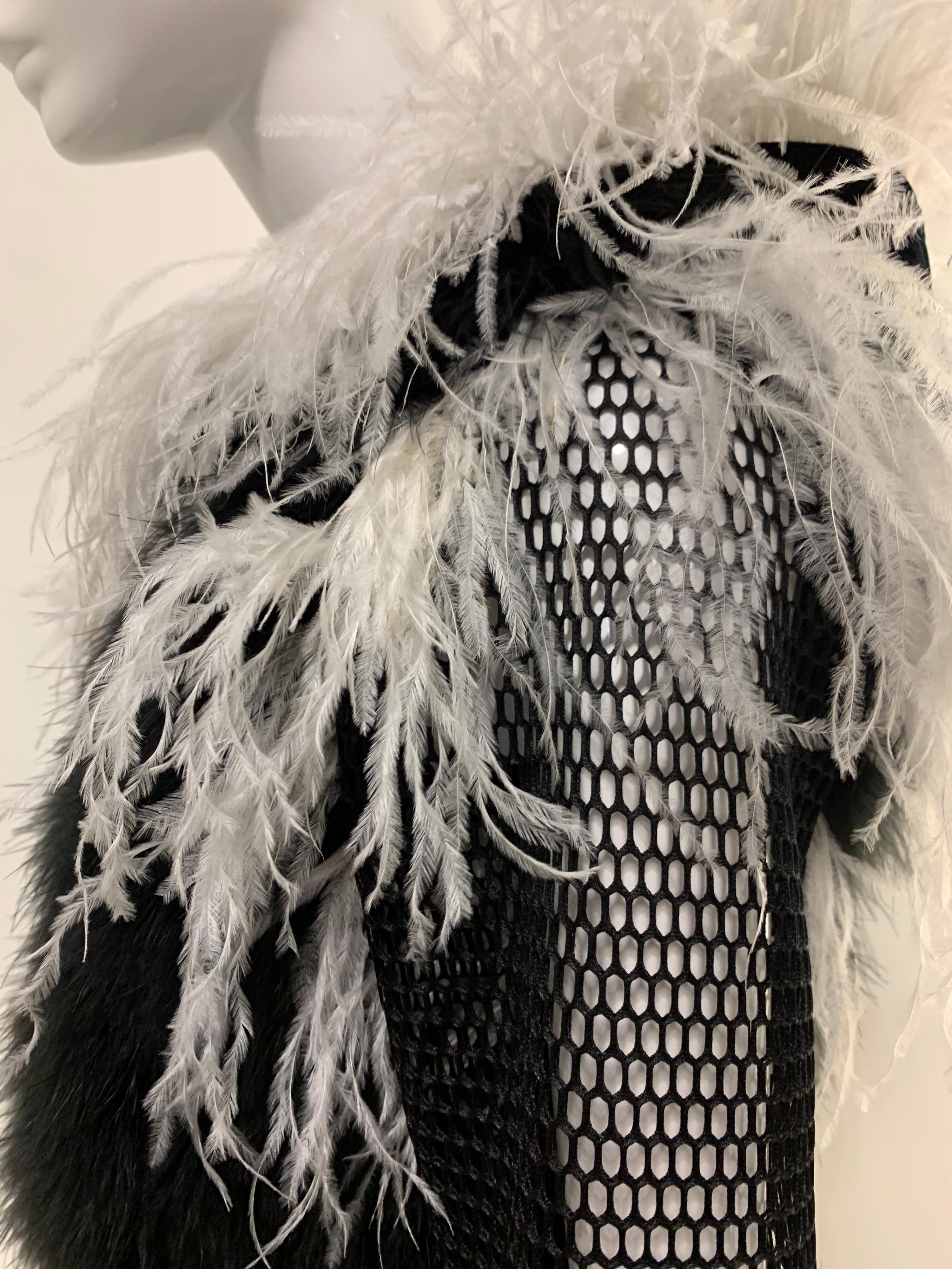 Torso Creations Schwarzer & weißer Kapuzenpullover mit Straußenfedern und schwarzem Mesh- Hoodie  im Angebot 1