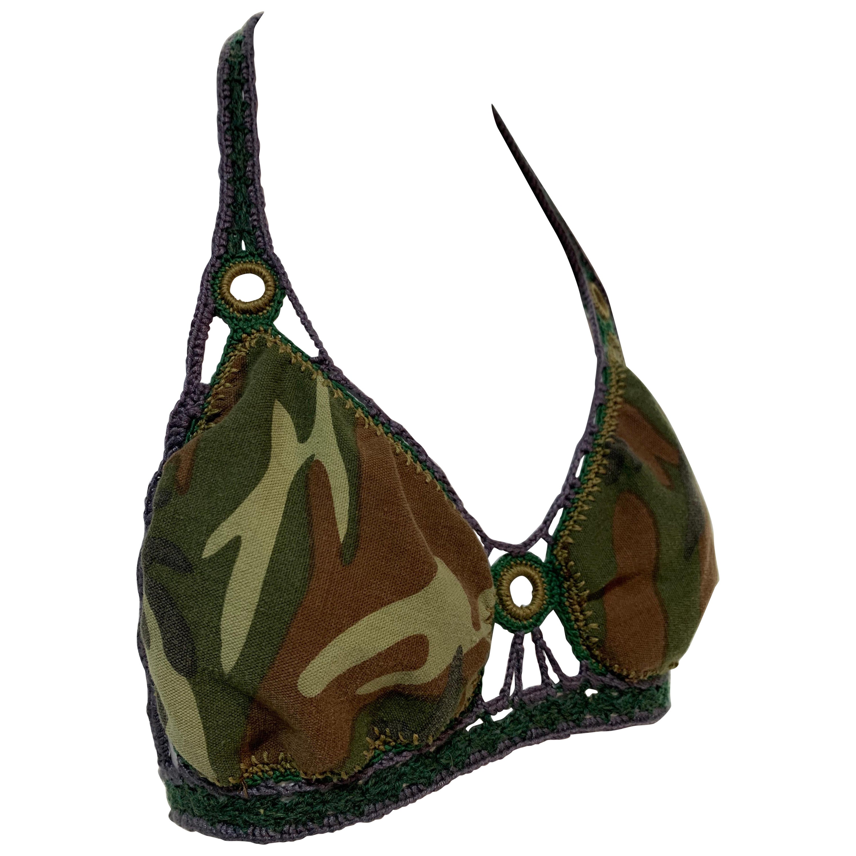 Torso Kreationen Camo Print Baumwolle & Hand-Crochet Halter Bralette im Angebot