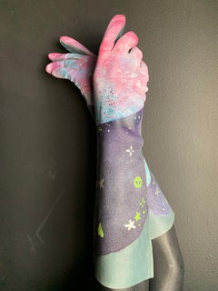 Guanti in pelle blu acciaio vintage aerografati "Celestial Hippie" di Torso Creations