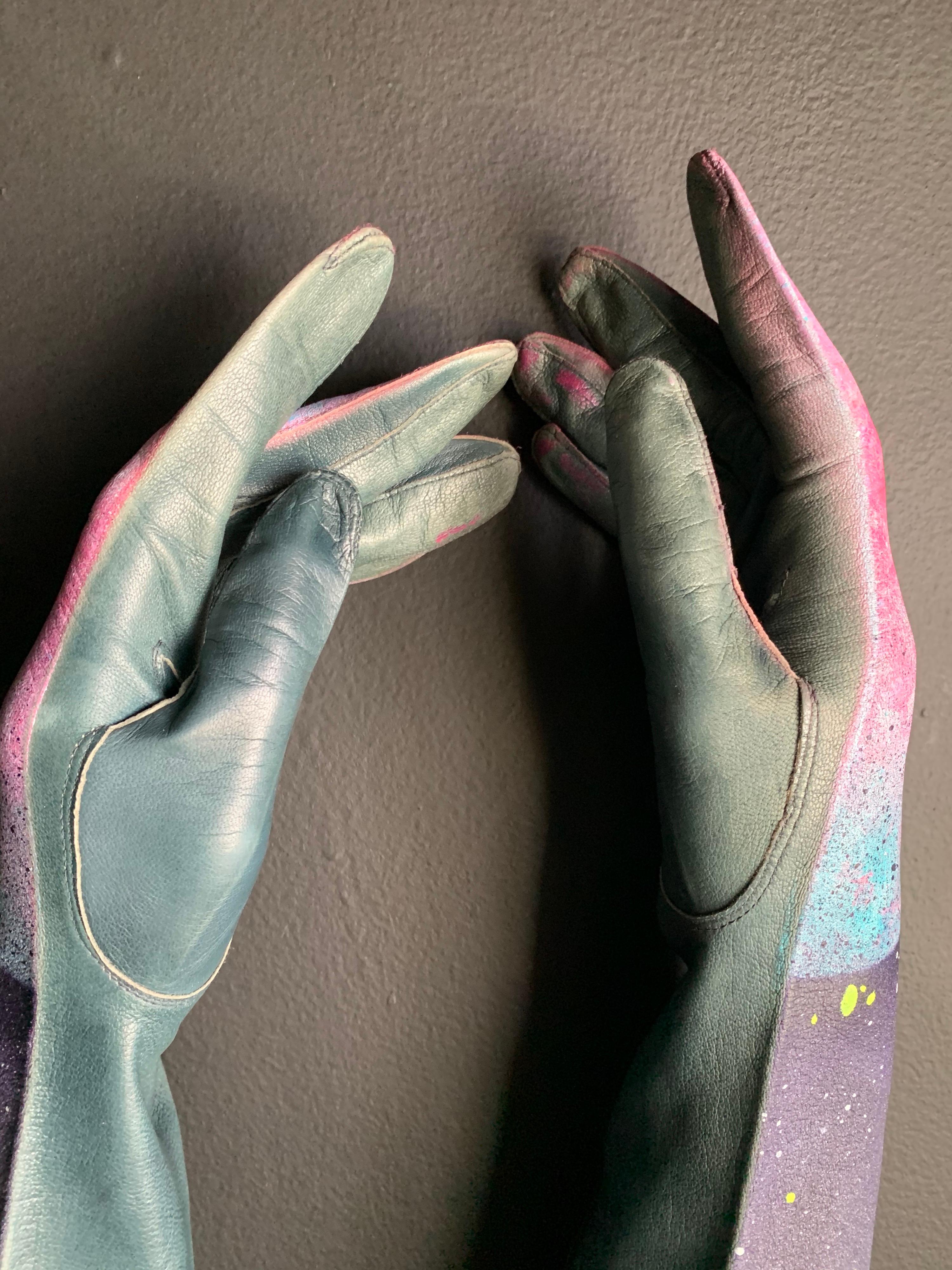 Créations de torse « Celestial Hippie » - Gants en cuir bleu acier brossé vintage en vente 3