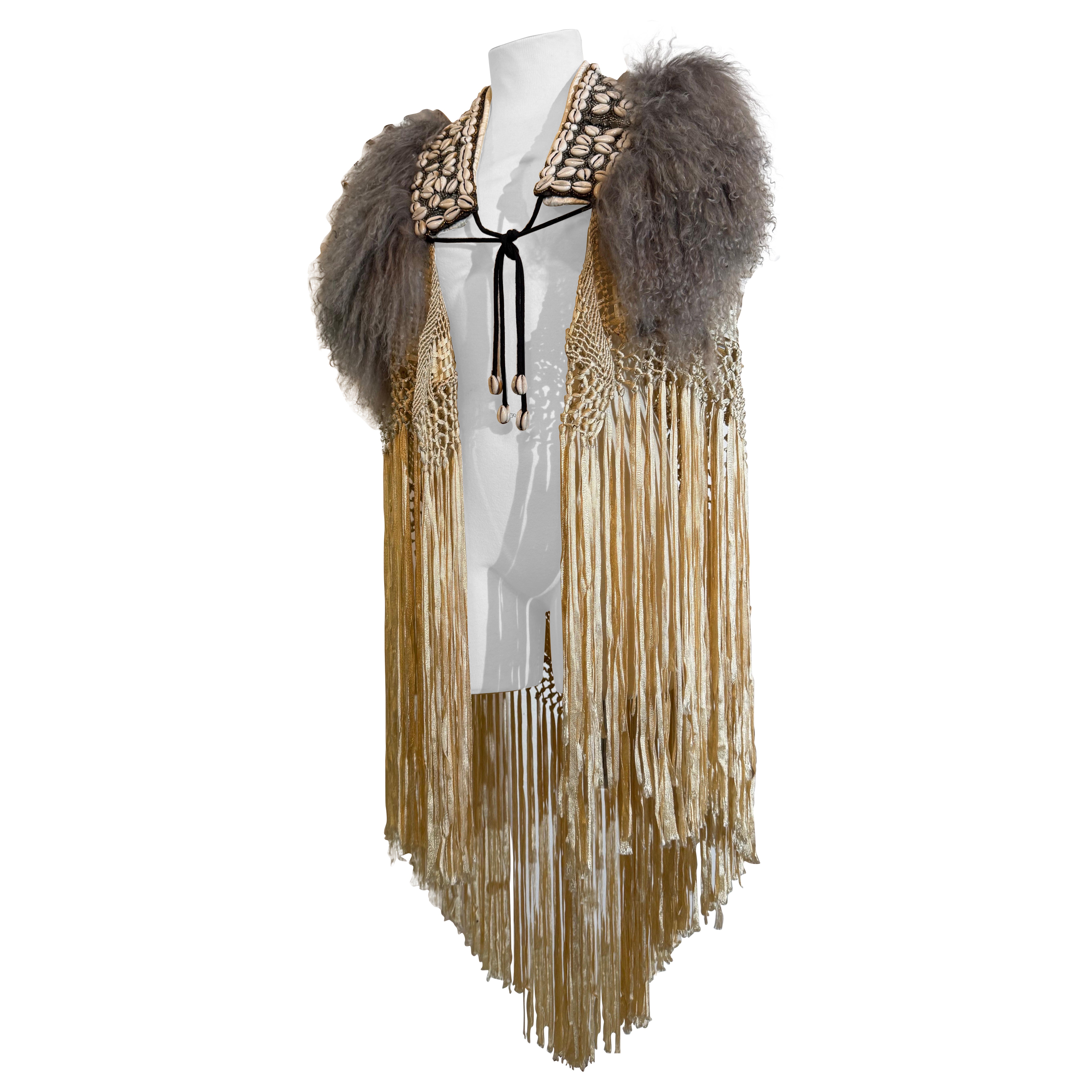 Torso Creations Creme & Gold Ribbon Schal mit mongolischem Pelz &Tribal Coin Trim im Angebot