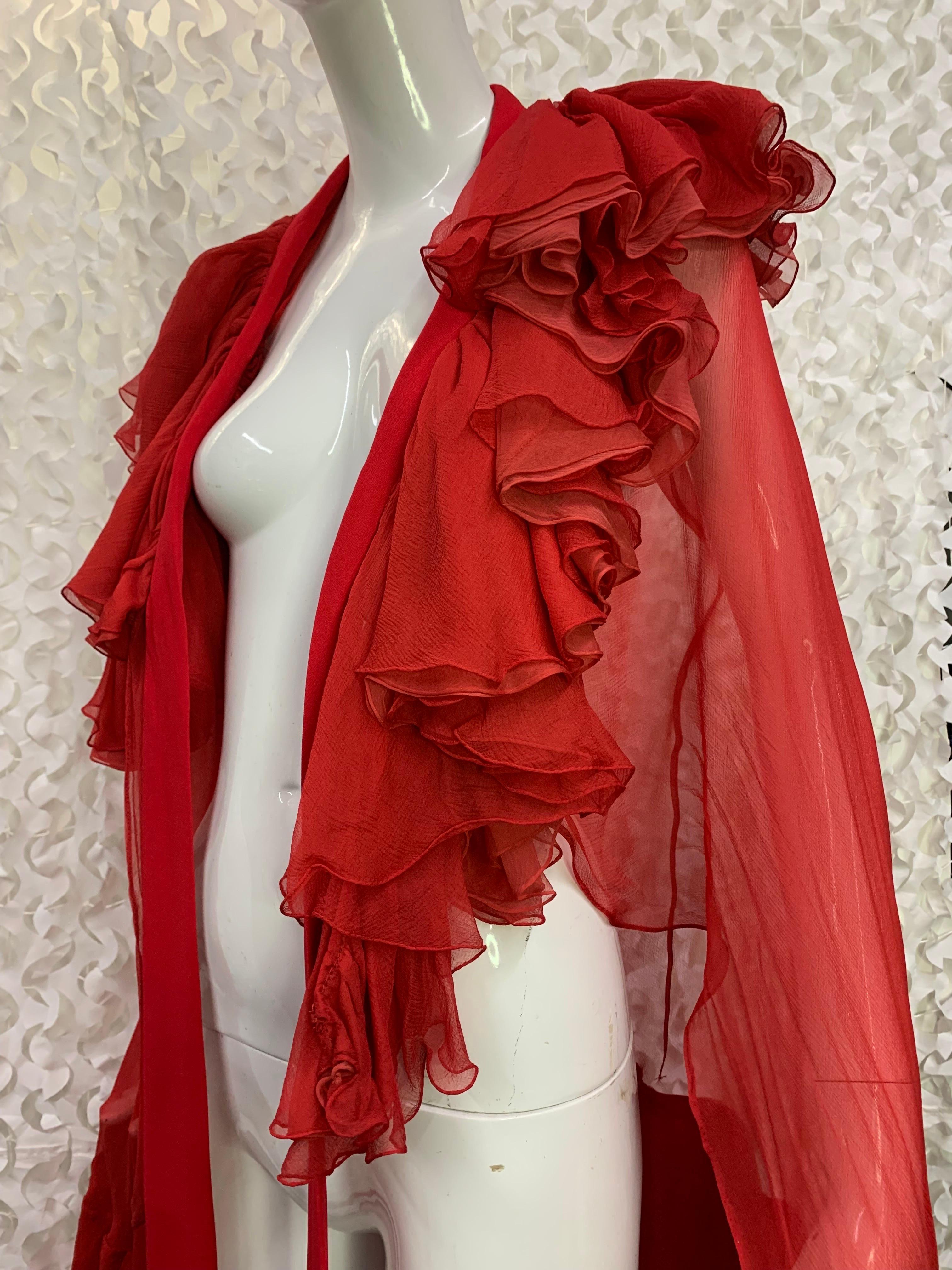 Torso Creations Cape en mousseline de soie rouge cramoisi avec volants et foulard en soie en vente 3