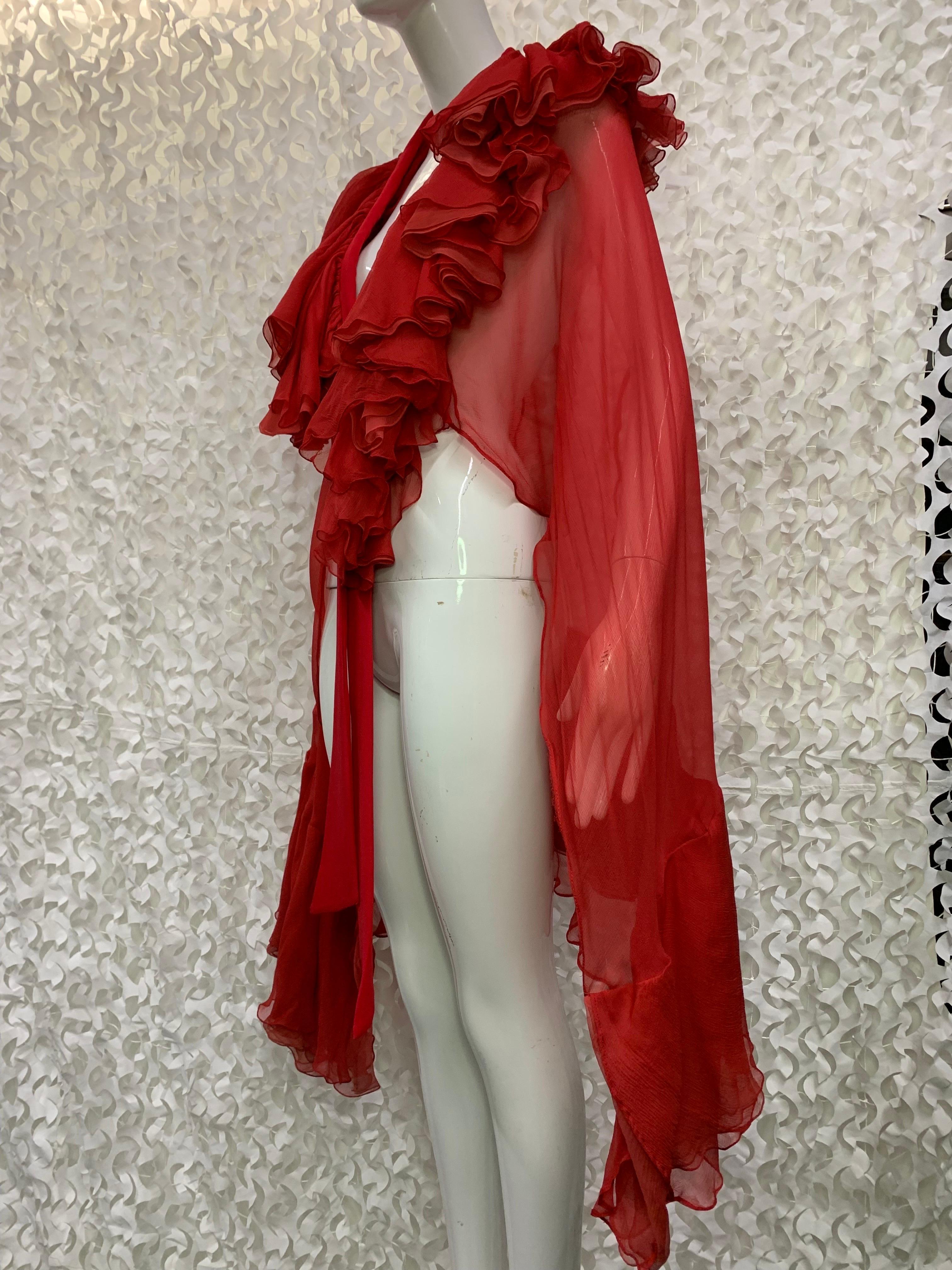 Torso Creations Cape en mousseline de soie rouge cramoisi avec volants et foulard en soie en vente 4