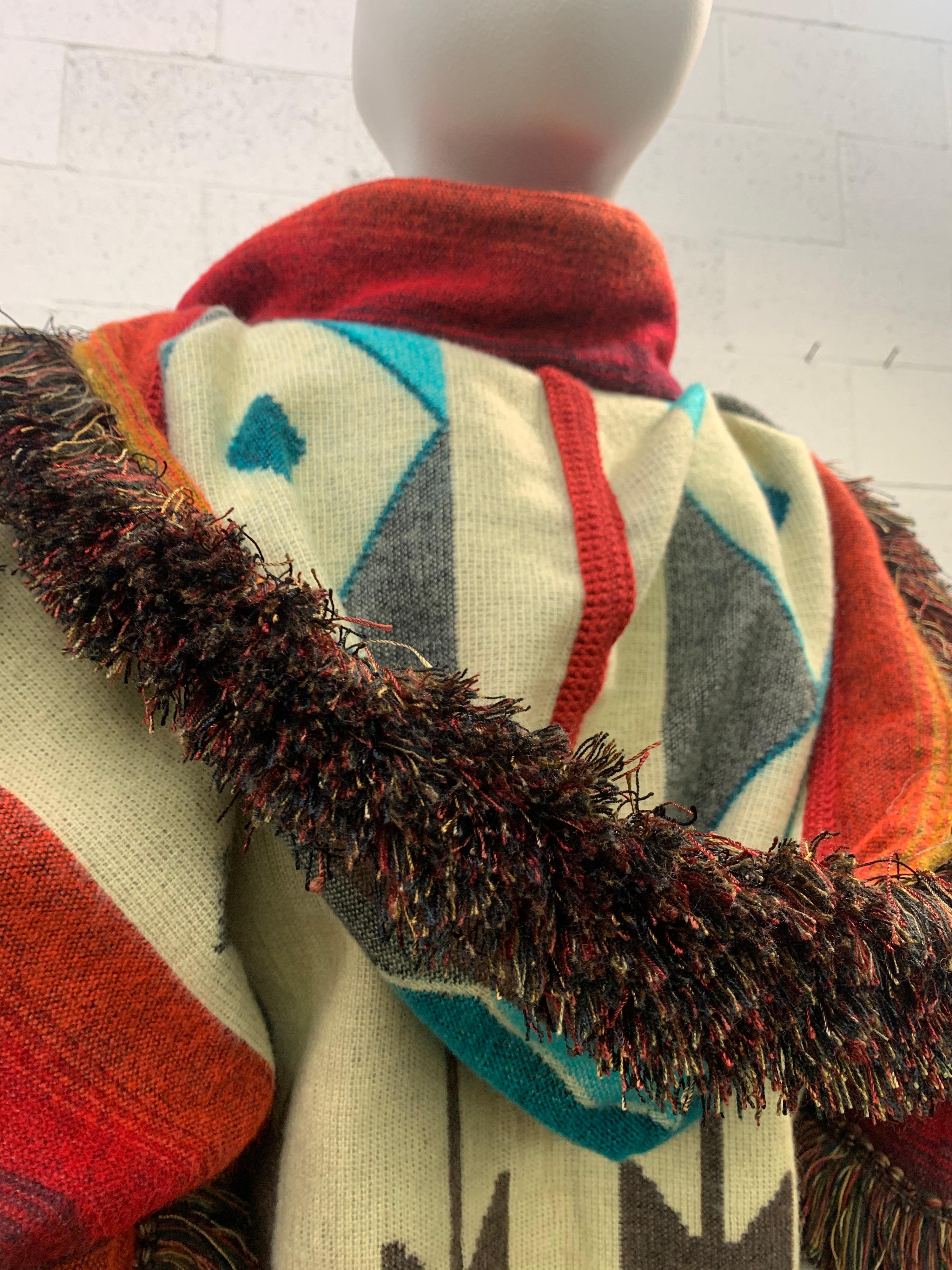 Torso Creations, couverture tissée équatorienne avec capuche à double fermeture éclair et bordure à franges Pour hommes en vente