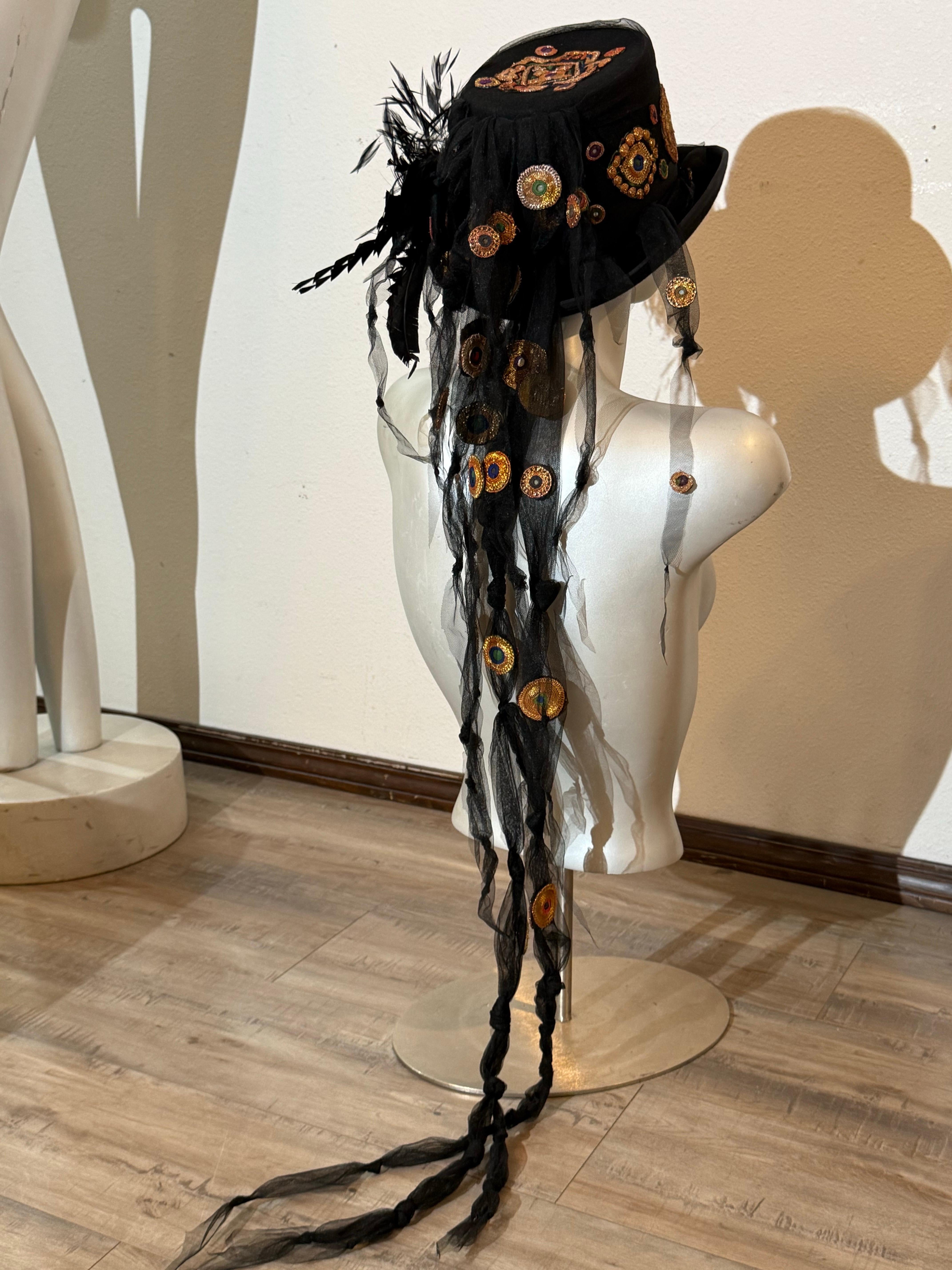 Torso Creations Festival Top Hat w Indian Embroidered Applique & Tulle Streamers In Excellent Condition For Sale In Gresham, OR