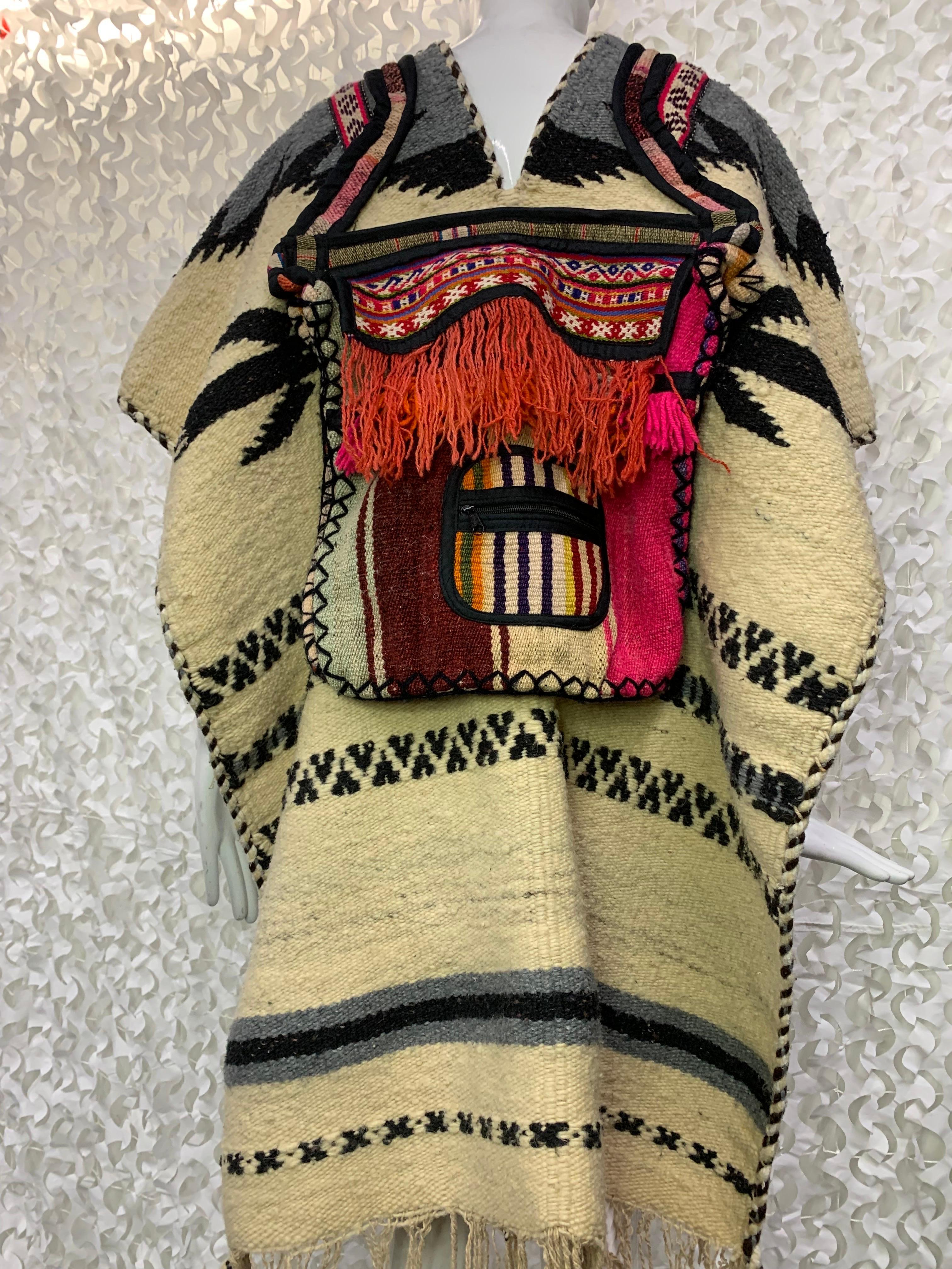 Torso Creations Poncho folklorique tissé à la main avec pochettes tissées en couleurs en vente 7