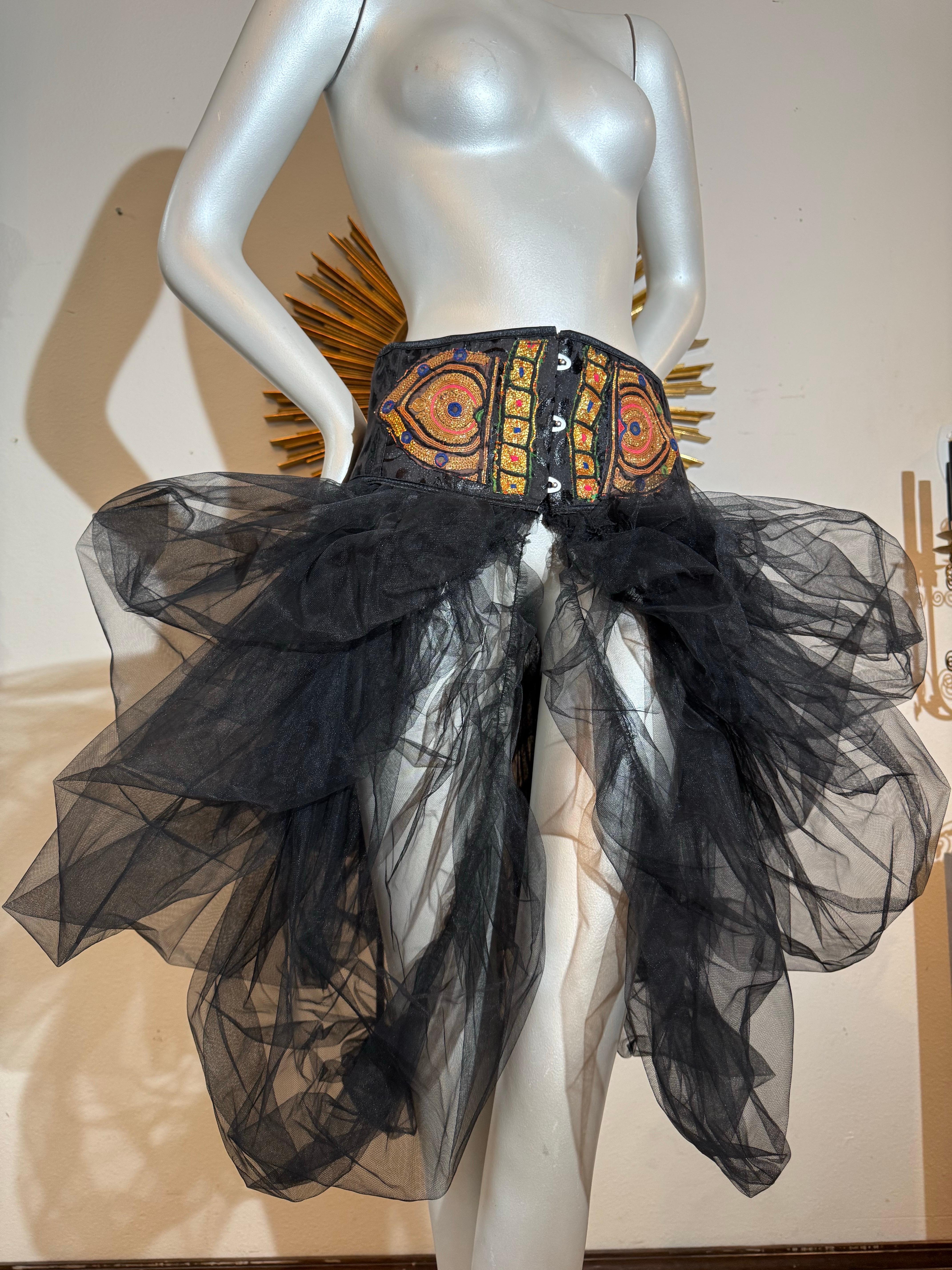 Torso Creations Faja de Cintura Bordada India con Tutú de Tul Negro Drapeado en Excelente estado para la venta en Gresham, OR