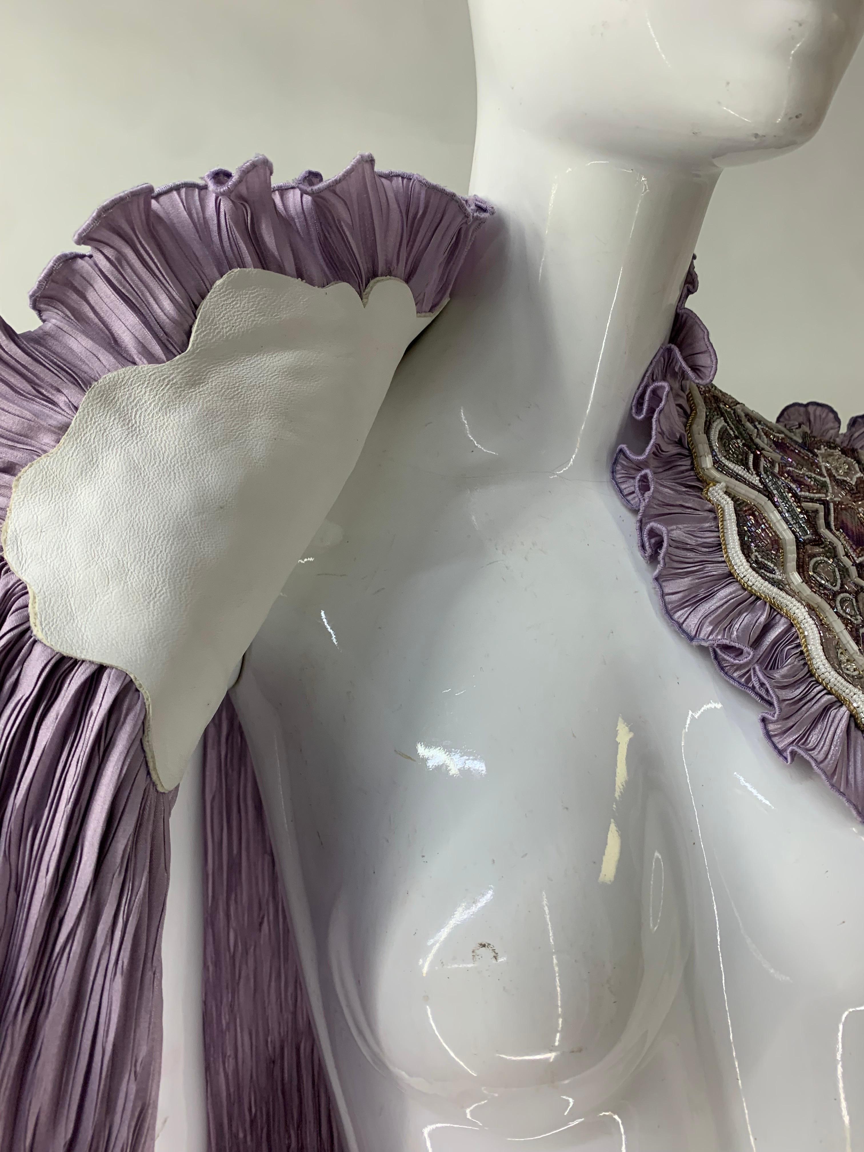 Caplet en soie plissée lavande avec bordure fortement perlée et brodée de Torso Creations en vente 10