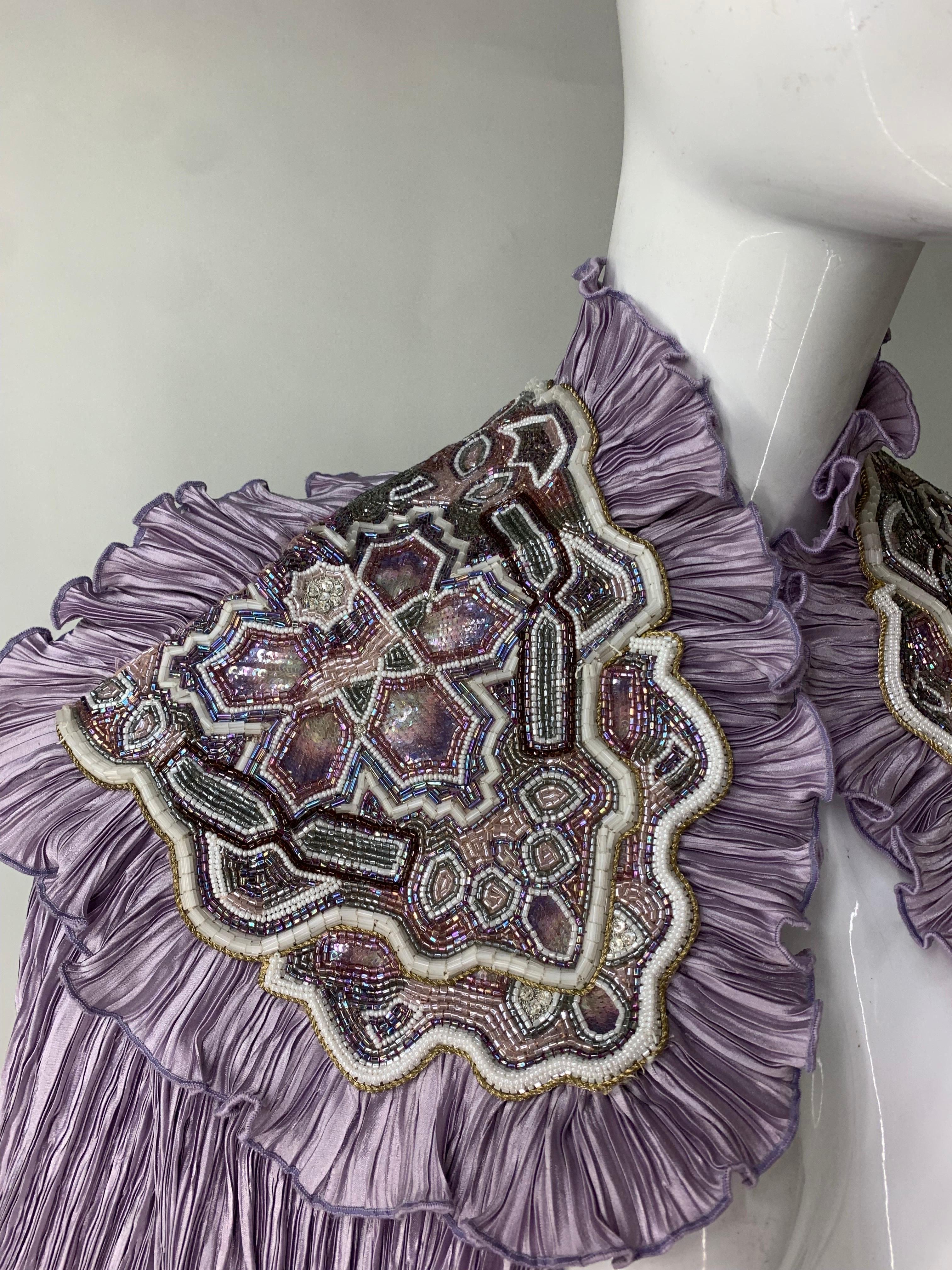 Caplet en soie plissée lavande avec bordure fortement perlée et brodée de Torso Creations en vente 14