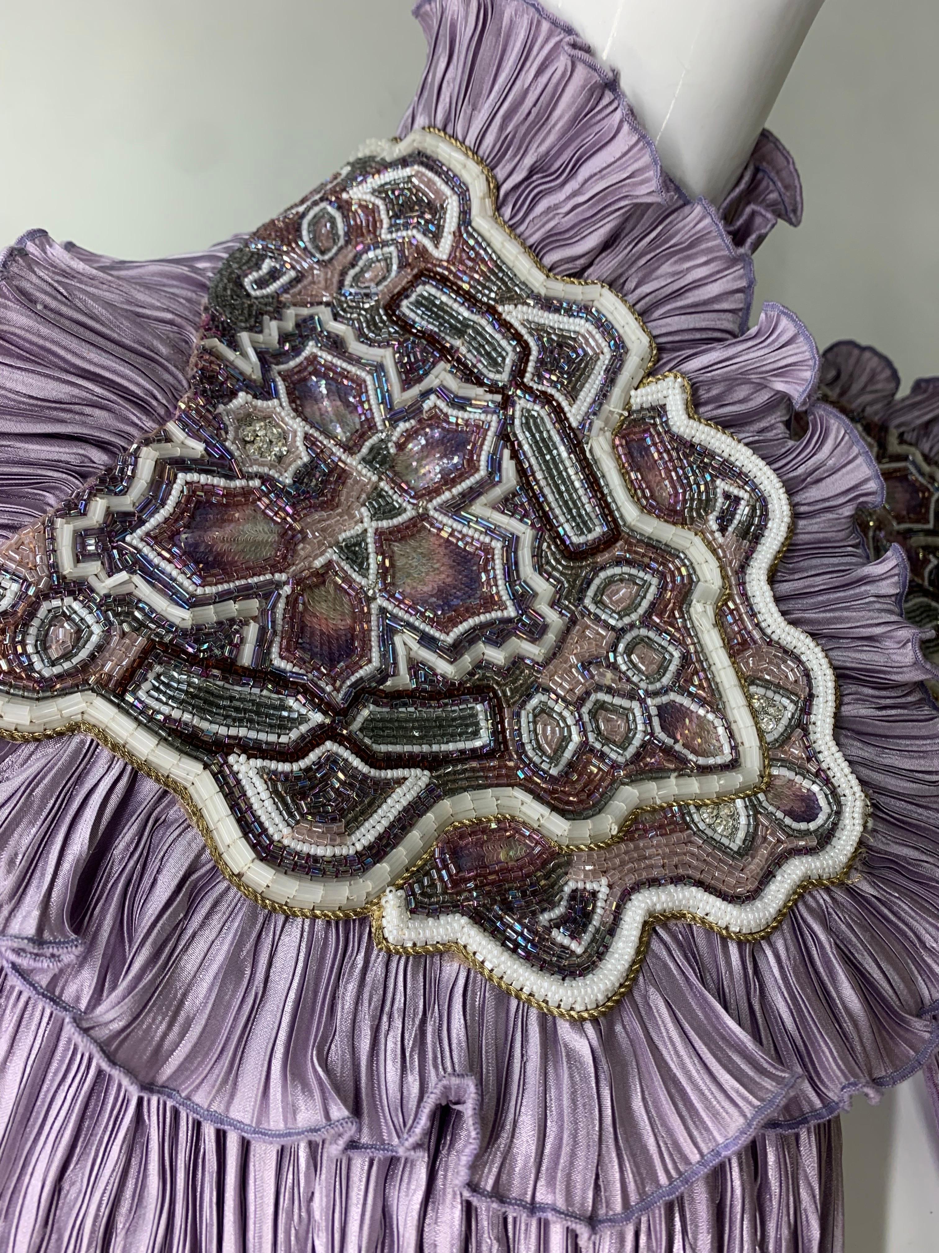 Caplet en soie plissée lavande avec bordure fortement perlée et brodée de Torso Creations en vente 1