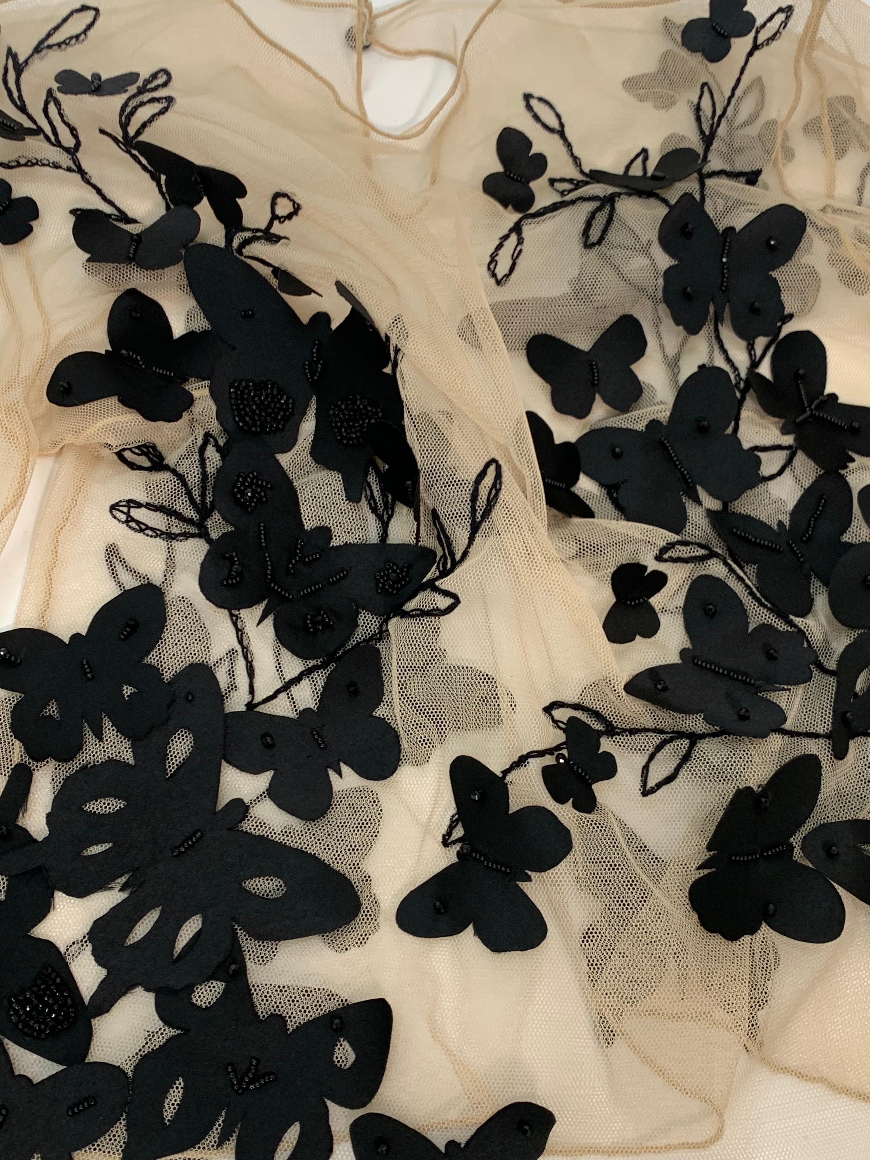 Torso Creations Hautfarbene & schwarze bestickte Bluse aus Tüll mit Schmetterlingsapplikationen in Schwarz  im Angebot 4
