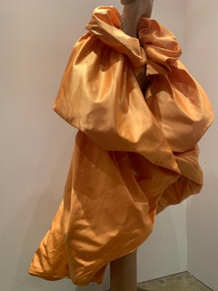 Torso Creations Cappotto a palloncino in raso di seta duchessa over size Marigold Cocoon Cape