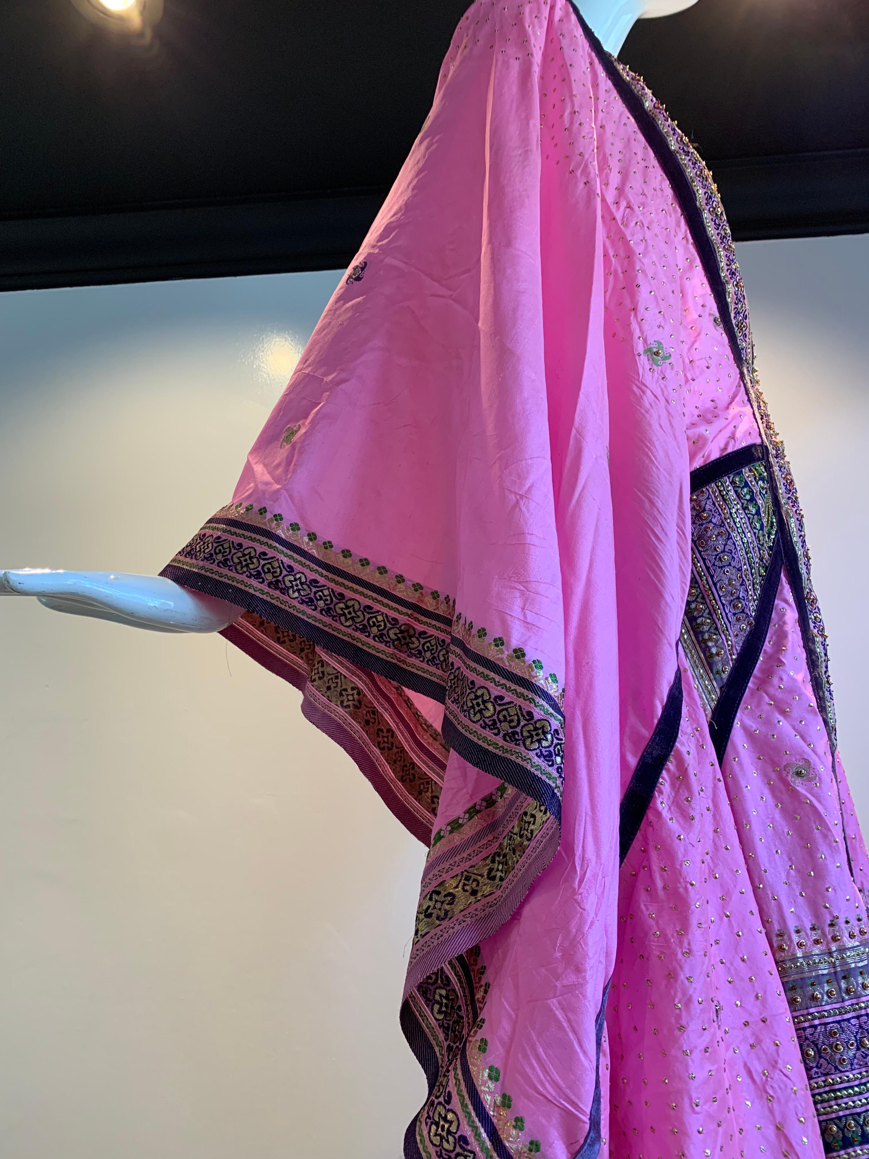 Caftan en soie rose, violet et vert avec bordure de broderie ouverte dans le dos de Torso Creations Excellent état - En vente à Gresham, OR