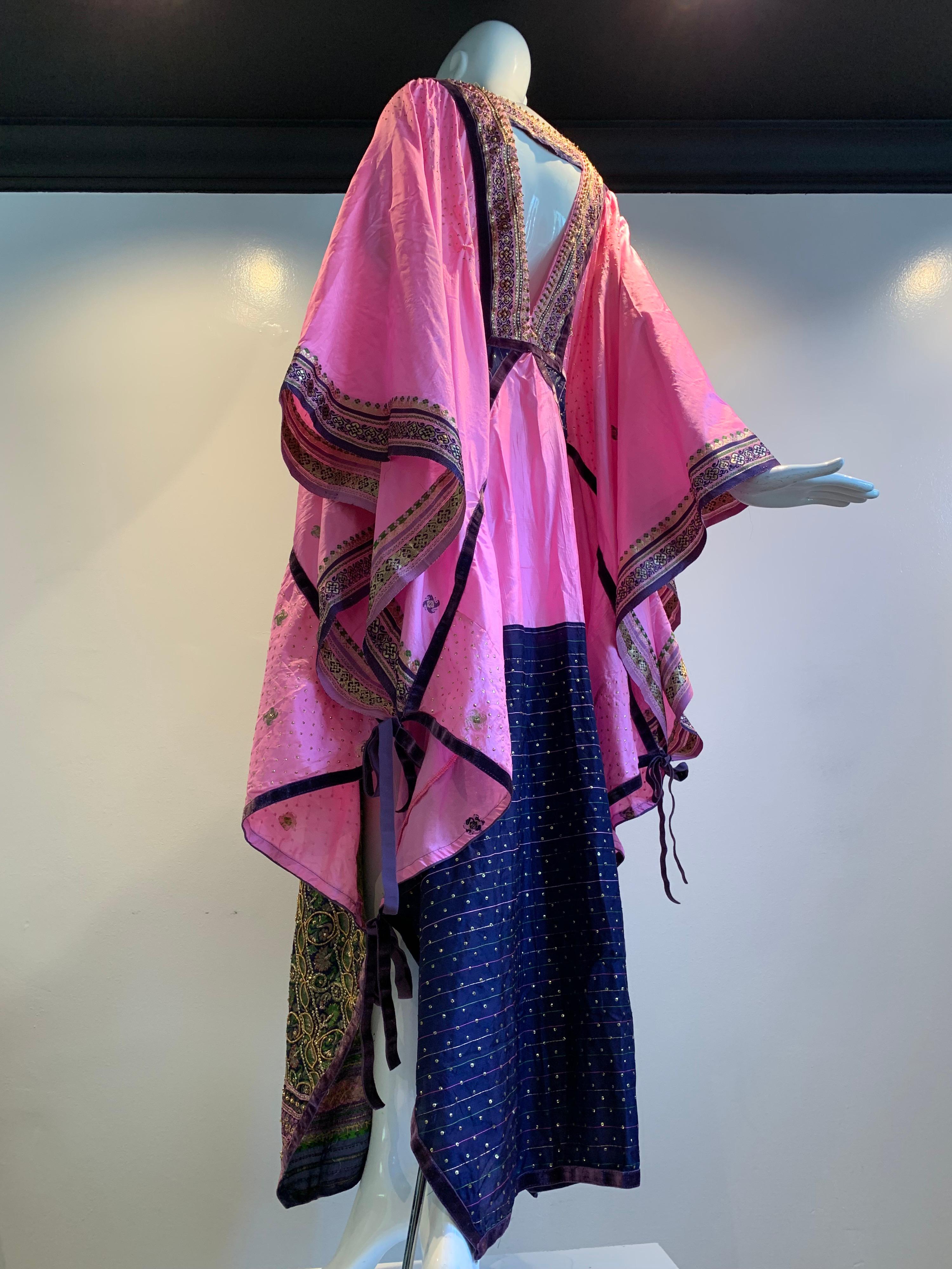 Caftan en soie rose, violet et vert avec bordure de broderie ouverte dans le dos de Torso Creations en vente 2