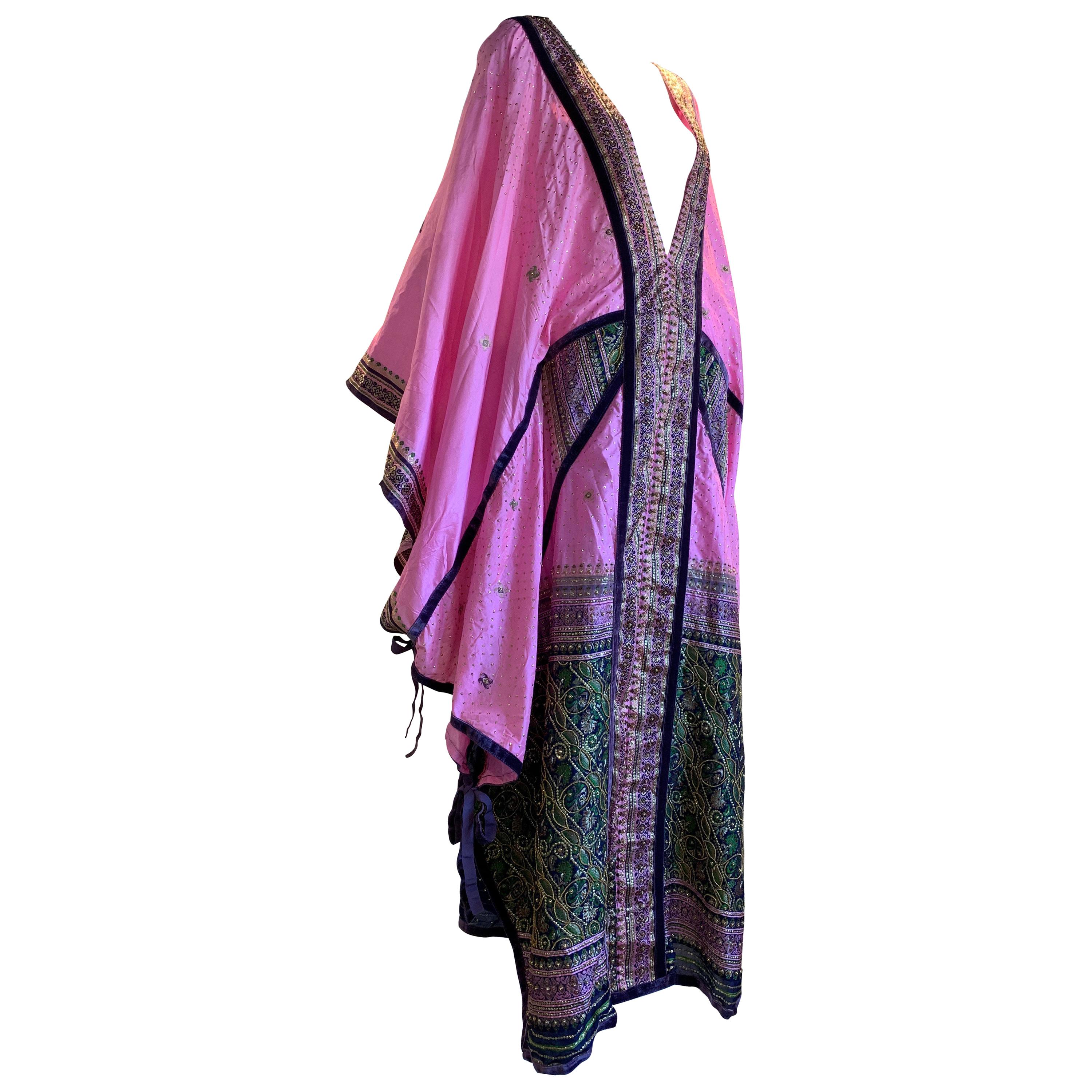 Torso Creations Caftán de seda rosa, morado y verde con bordado en la espalda abierta