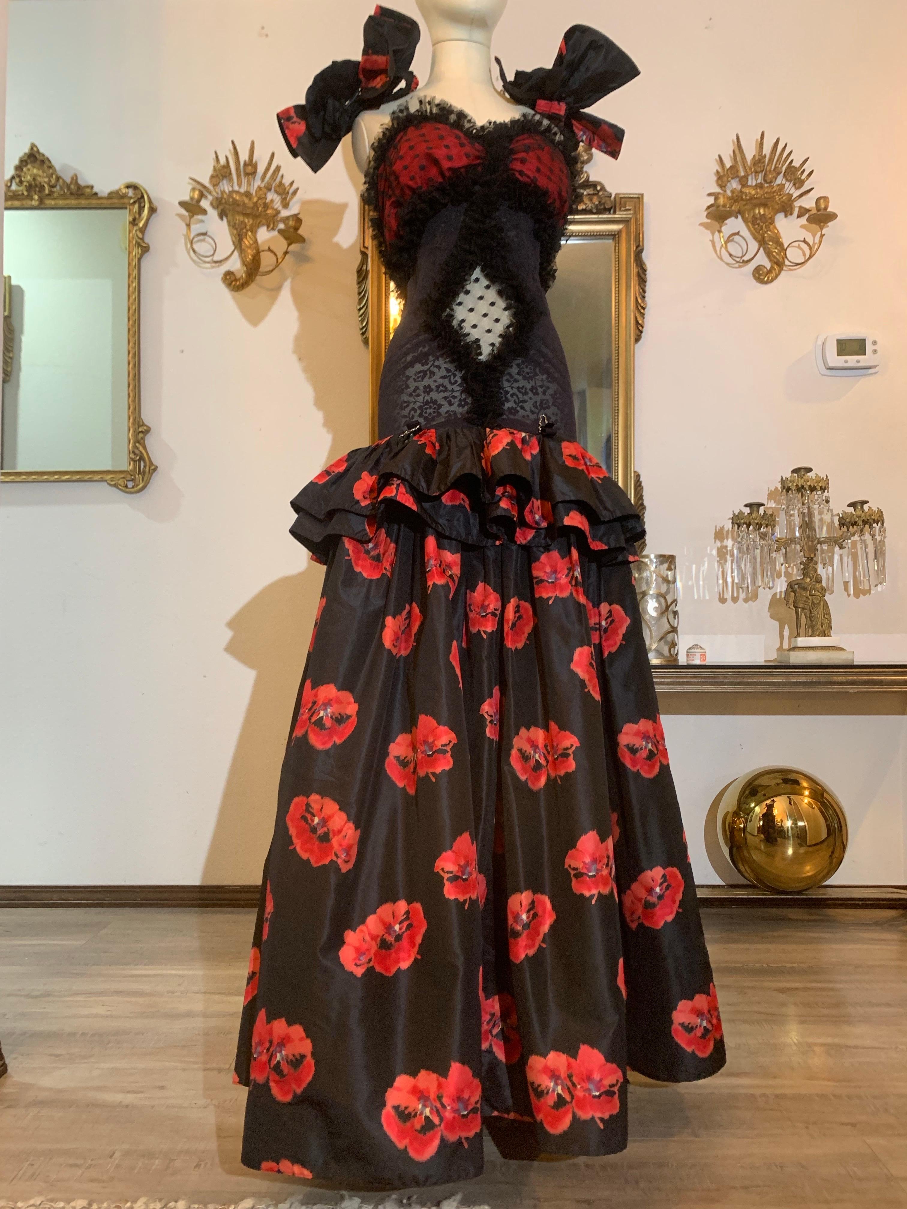 Torso Creations Vestido de viuda alegre con estampado de amapolas, peplum con volantes y brazaletes con lazo en venta 10