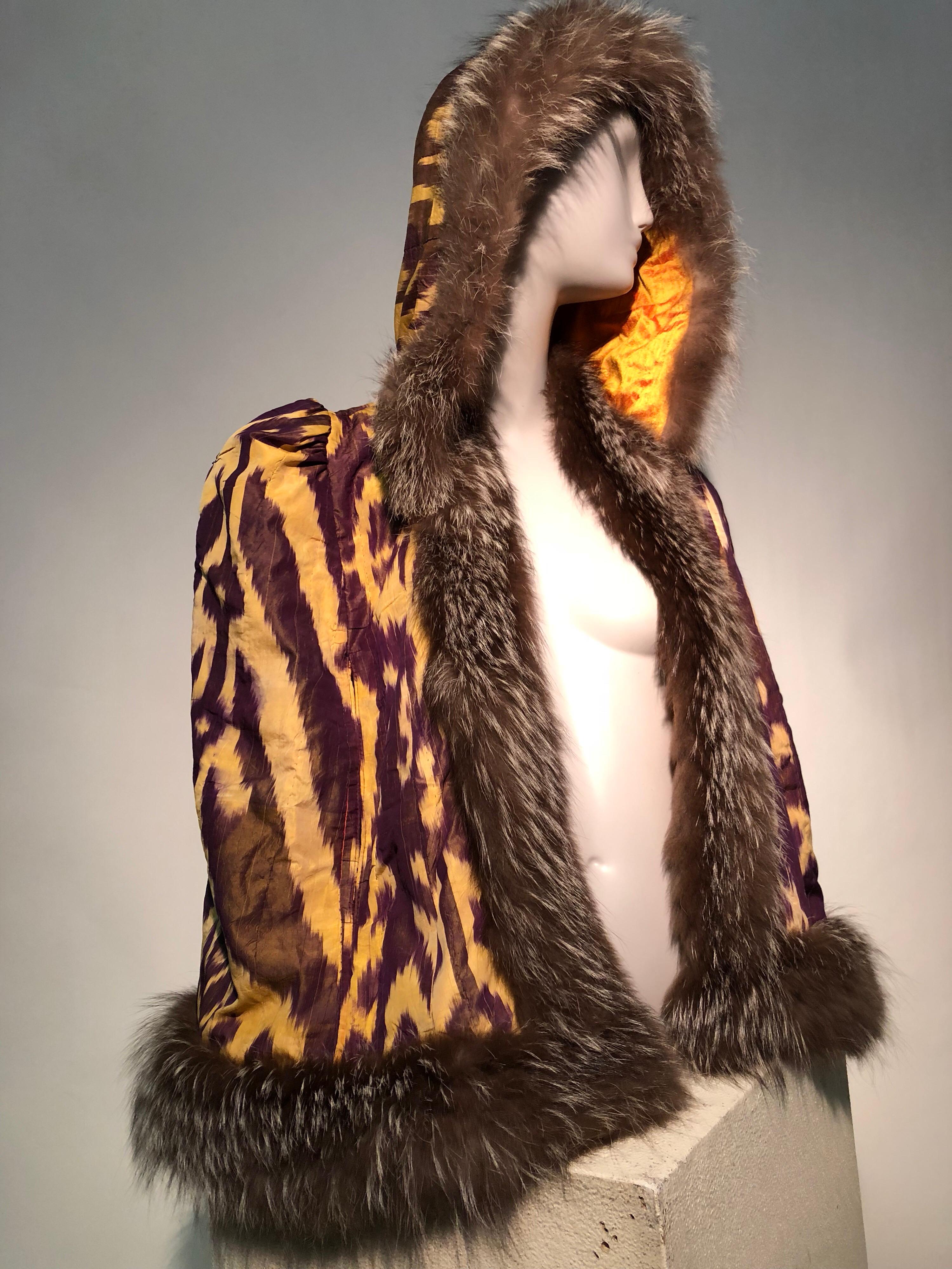 Torso Creations Silk Ikat 1930s Style Caplet W / Hood's & Fox Fur Trim  (Braun) im Angebot