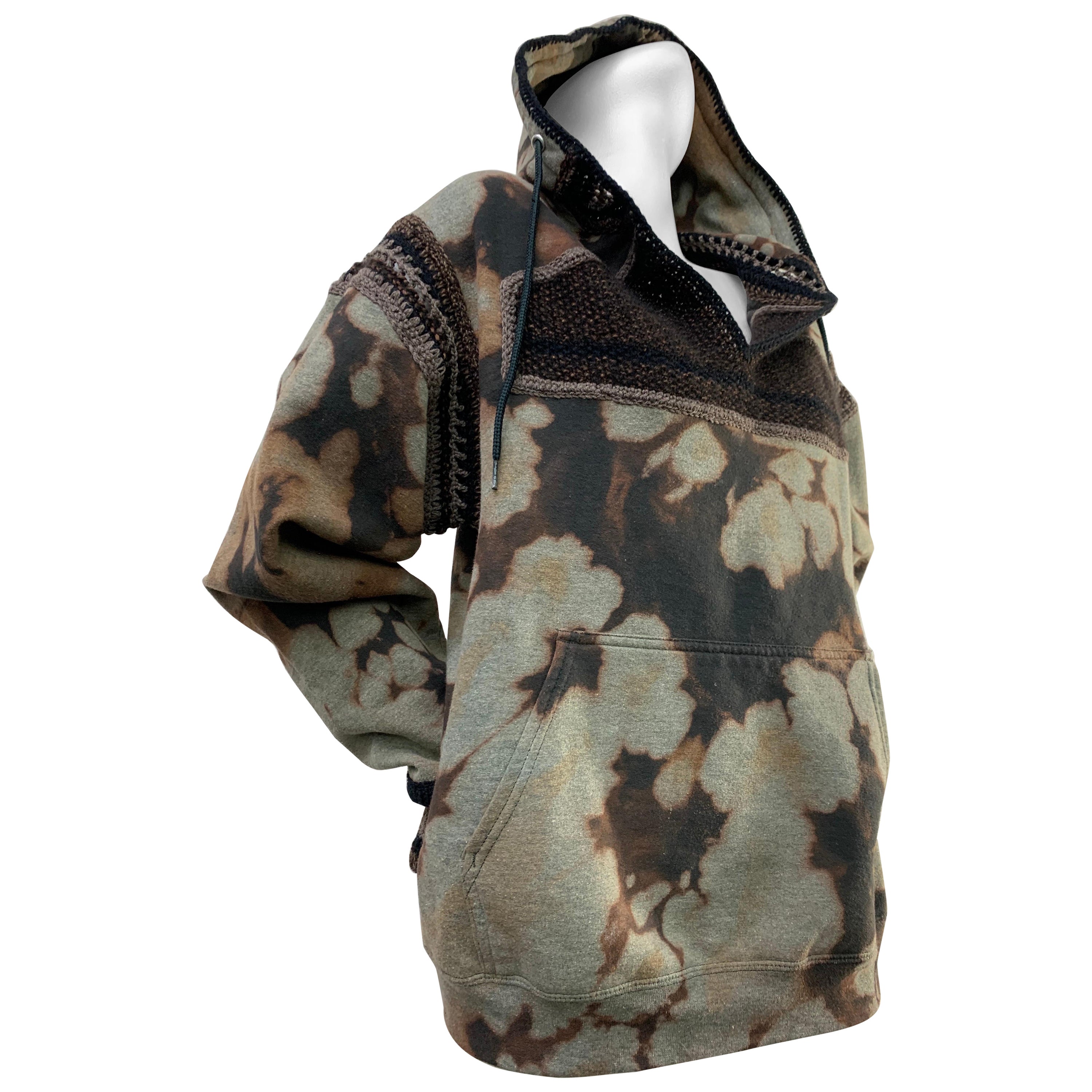 Torso Creations Sudadera con capucha de forro polar de algodón teñido con detalles tejidos a mano