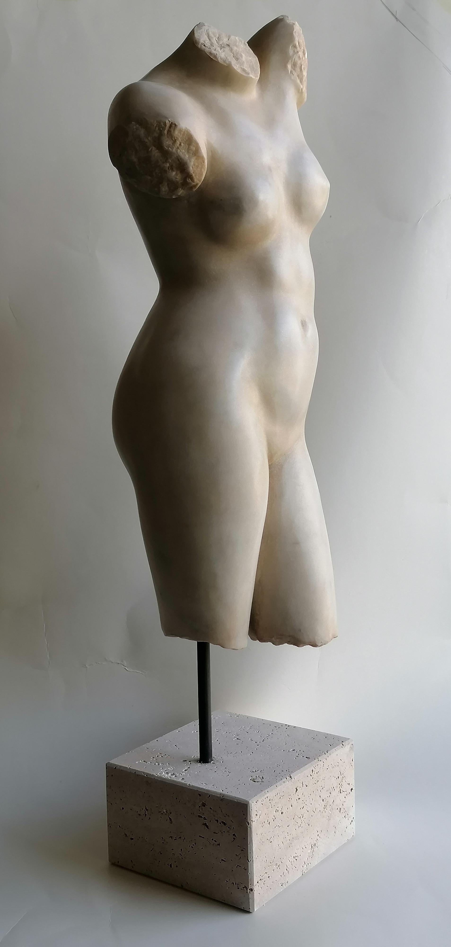 Classic female torso in white Carrara marble -made in italy In Good Condition In Tarquinia, IT