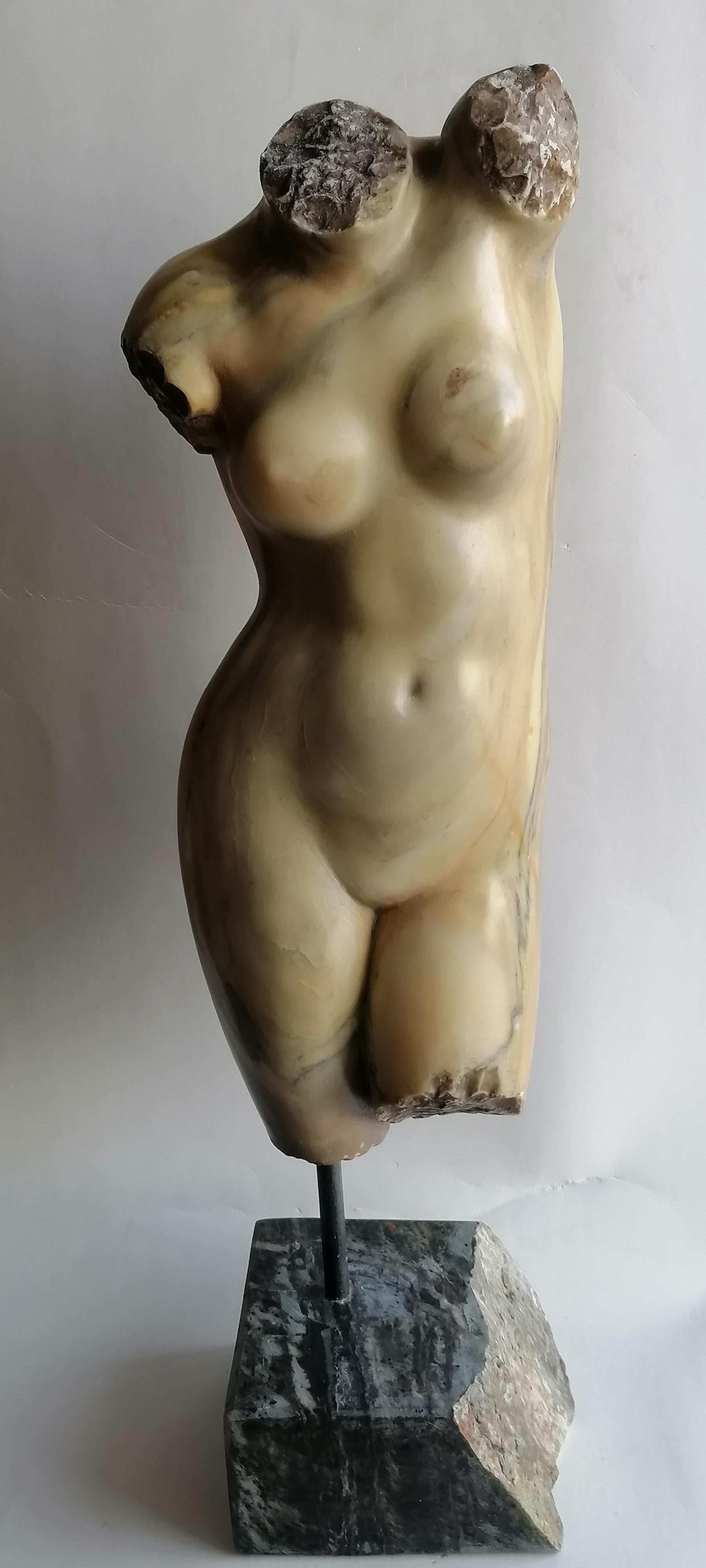 Romano classico Torso femminile classico in marmo giallo Siena -made in italy