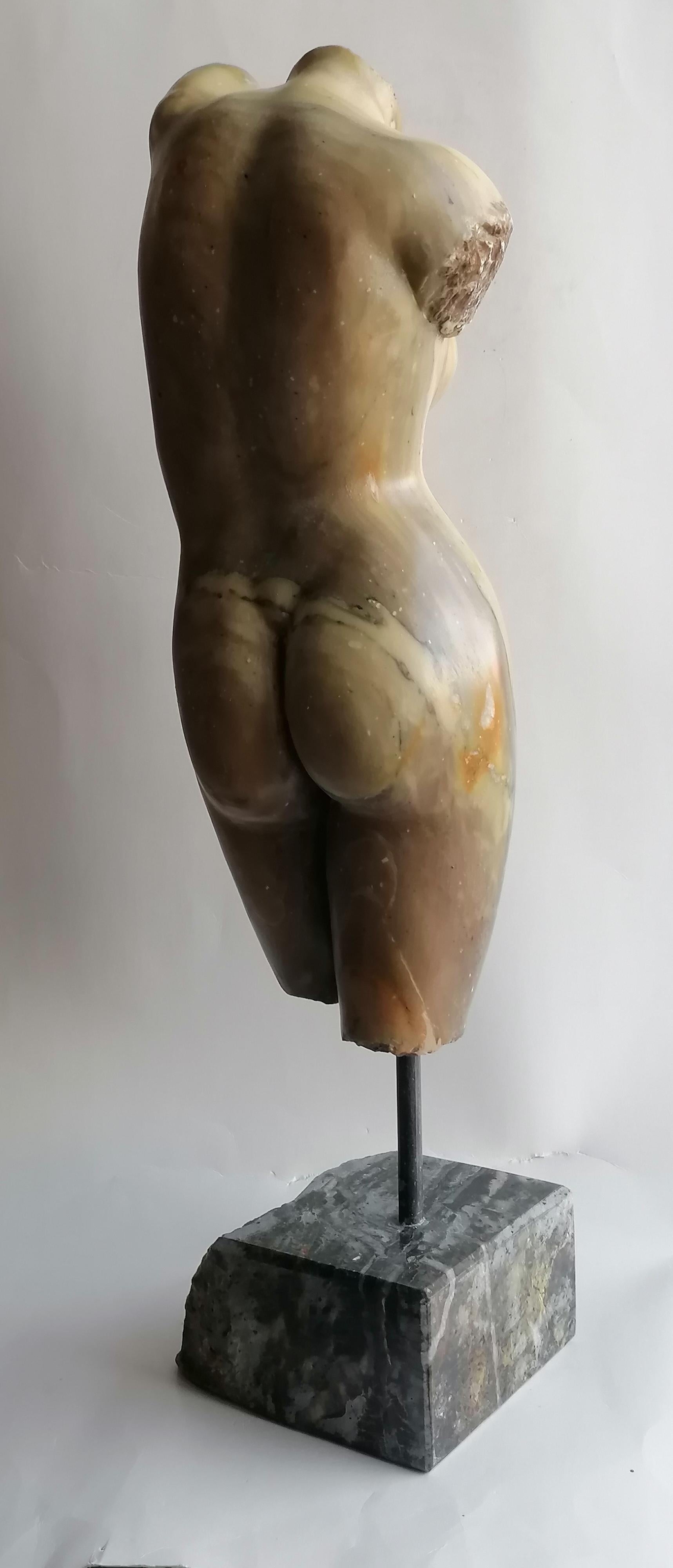 Italian Torso femminile classico in marmo giallo Siena -made in italy