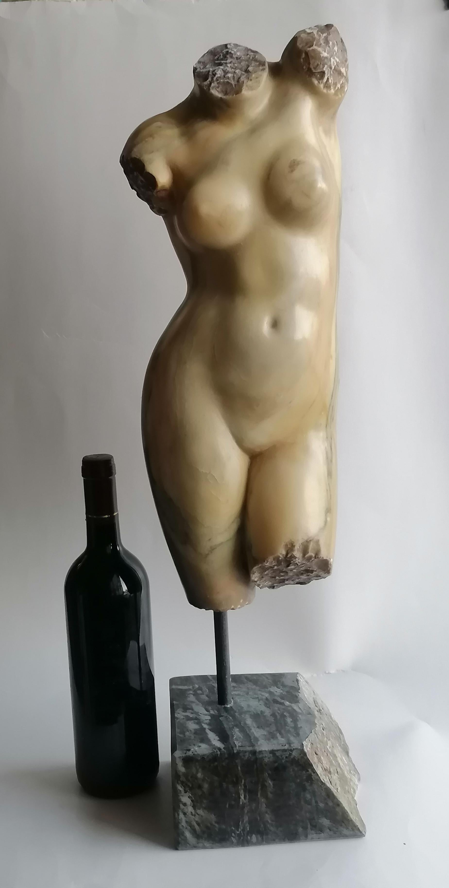 Marmo Torso femminile classico in marmo giallo Siena -made in italy
