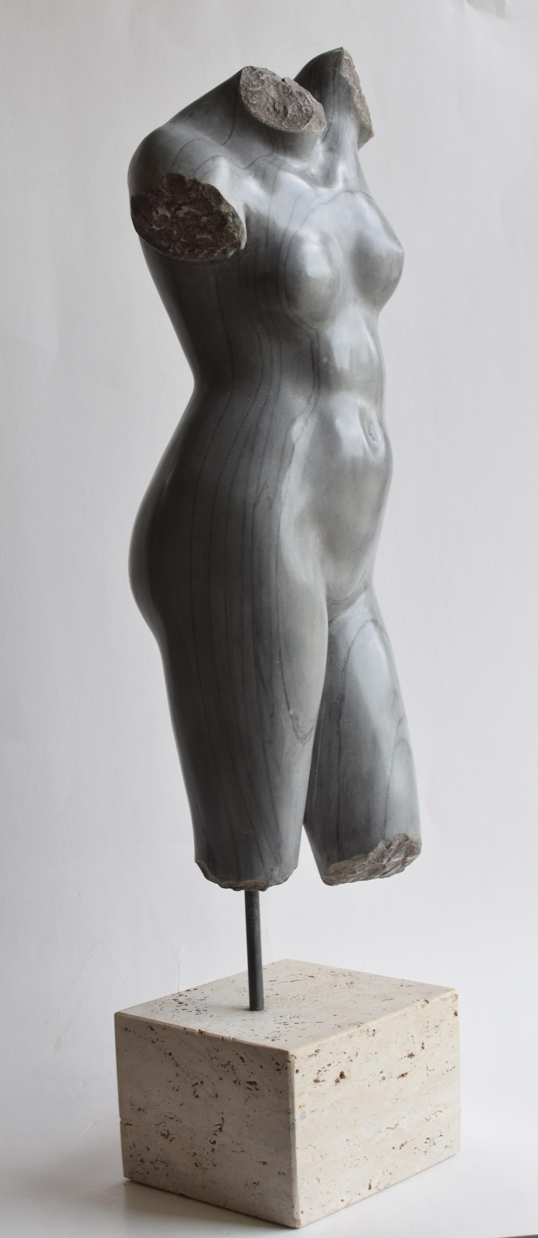 Classical Roman Torso femminile classico scolpito su marmo Bardiglio imperiale -made in Italy For Sale