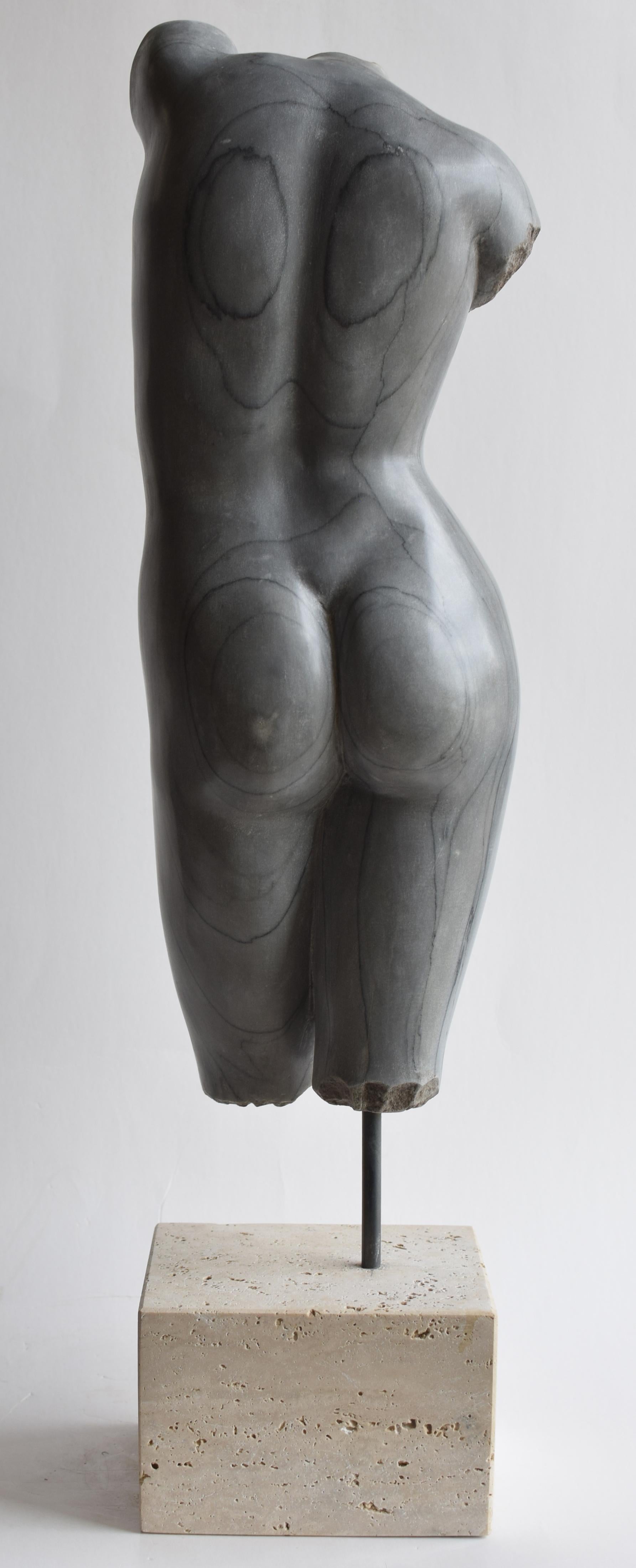 Hand-Crafted Torso femminile classico scolpito su marmo Bardiglio imperiale -made in Italy For Sale