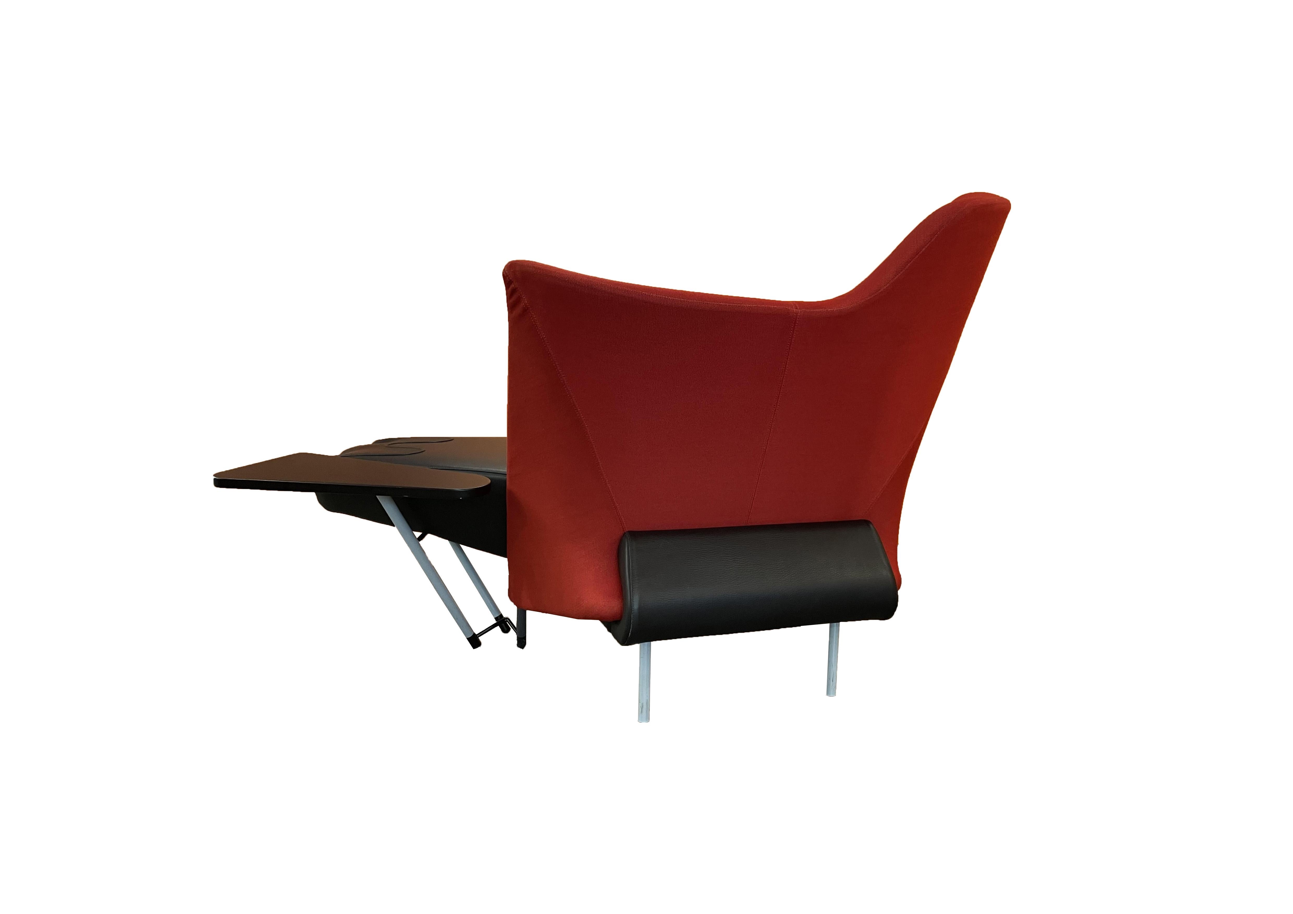 Torso lounge chair by Paolo Deganello for Cassina
The Torso lounge chair was designed by Paolo Deganello in 1982 and produced for Cassina. With its asymmetrical and sculptural red backrest and black leather seat, it is a true iconic piece. The