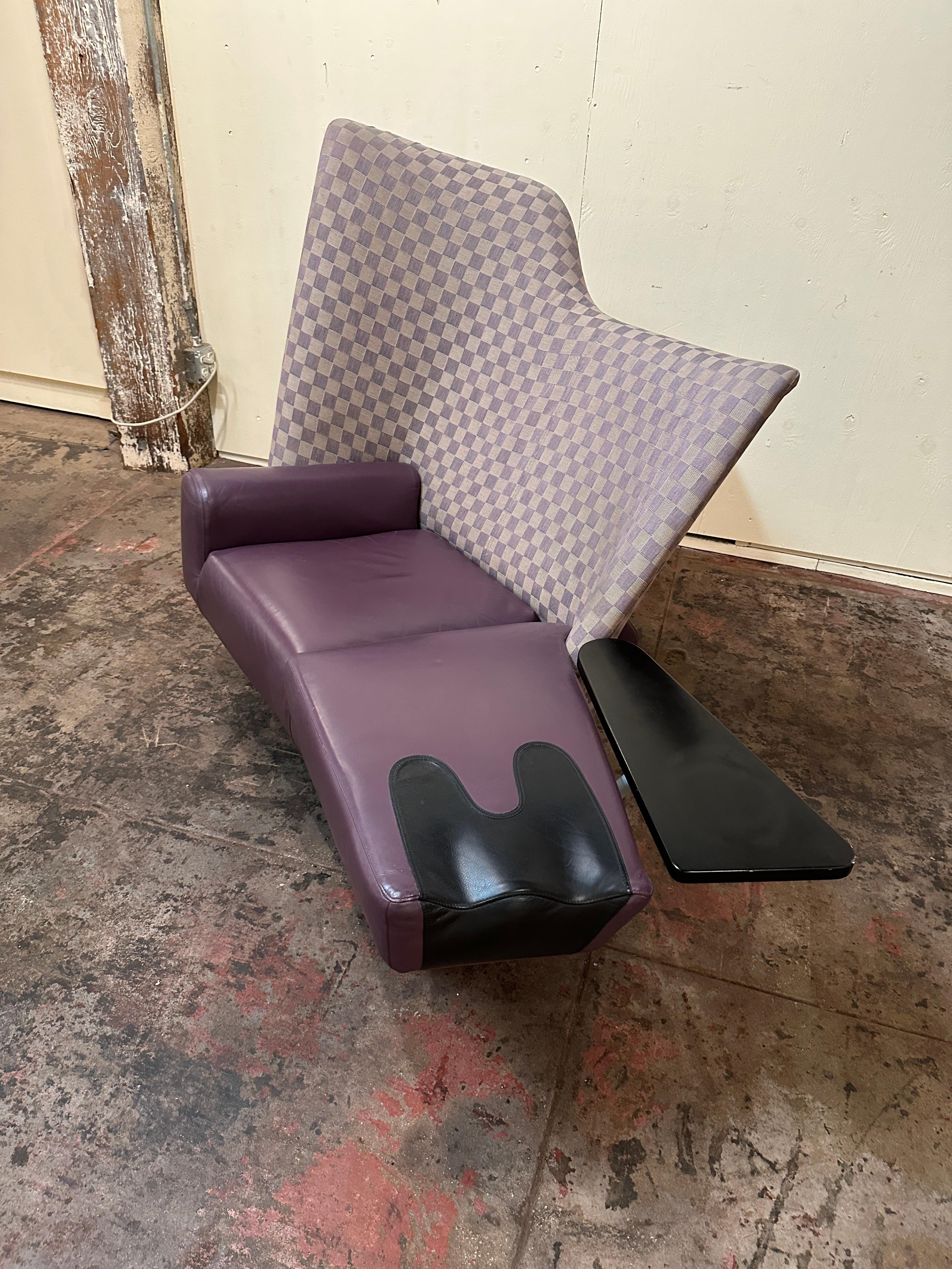 Le fauteuil de salon Torso violet de Paolo Deganello pour Cassina Bon état - En vente à Pasadena, CA