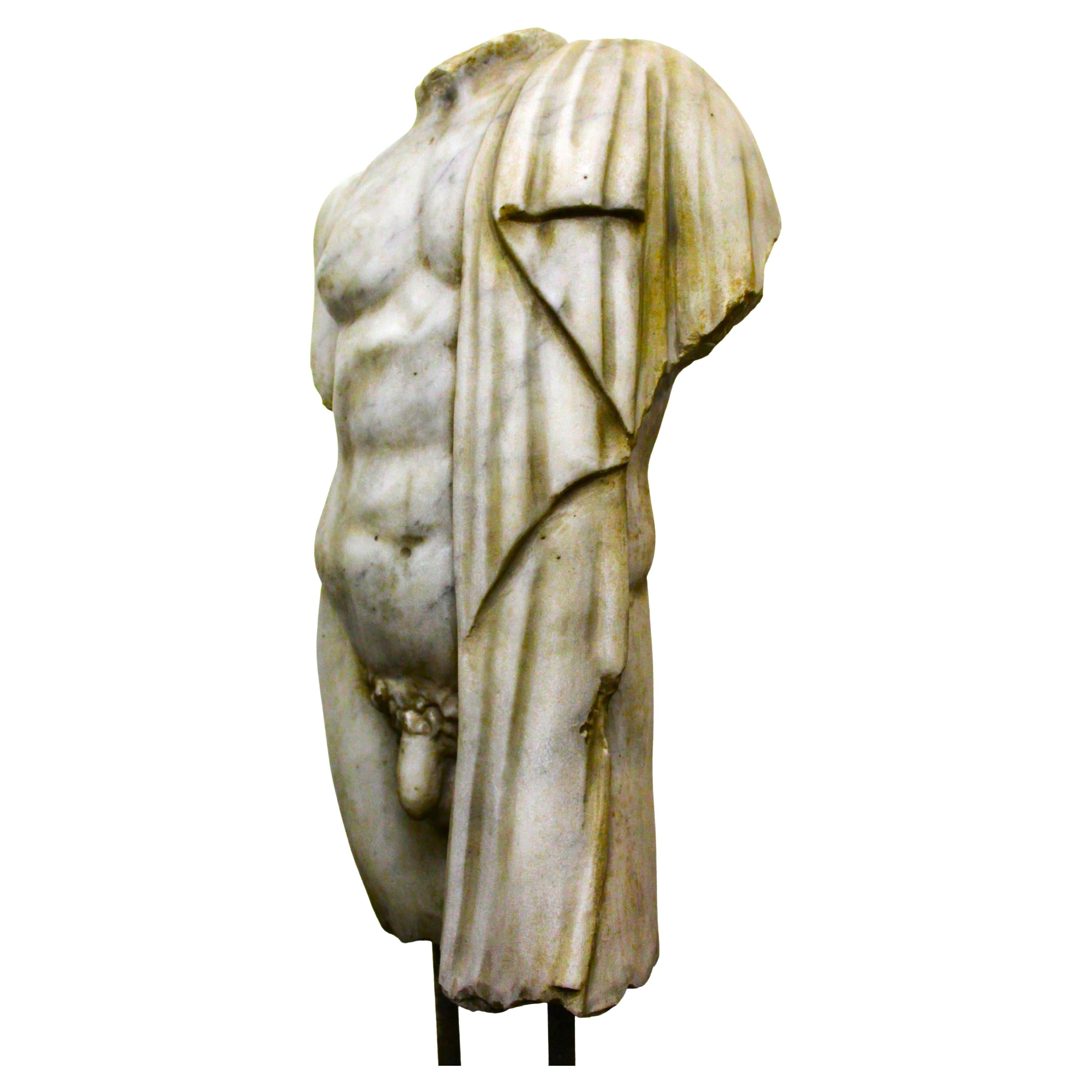 Sculpture torse en marbre, 116 cm de haut, socle compris 

Torso in marmo, alto 116 C, compreso di base.