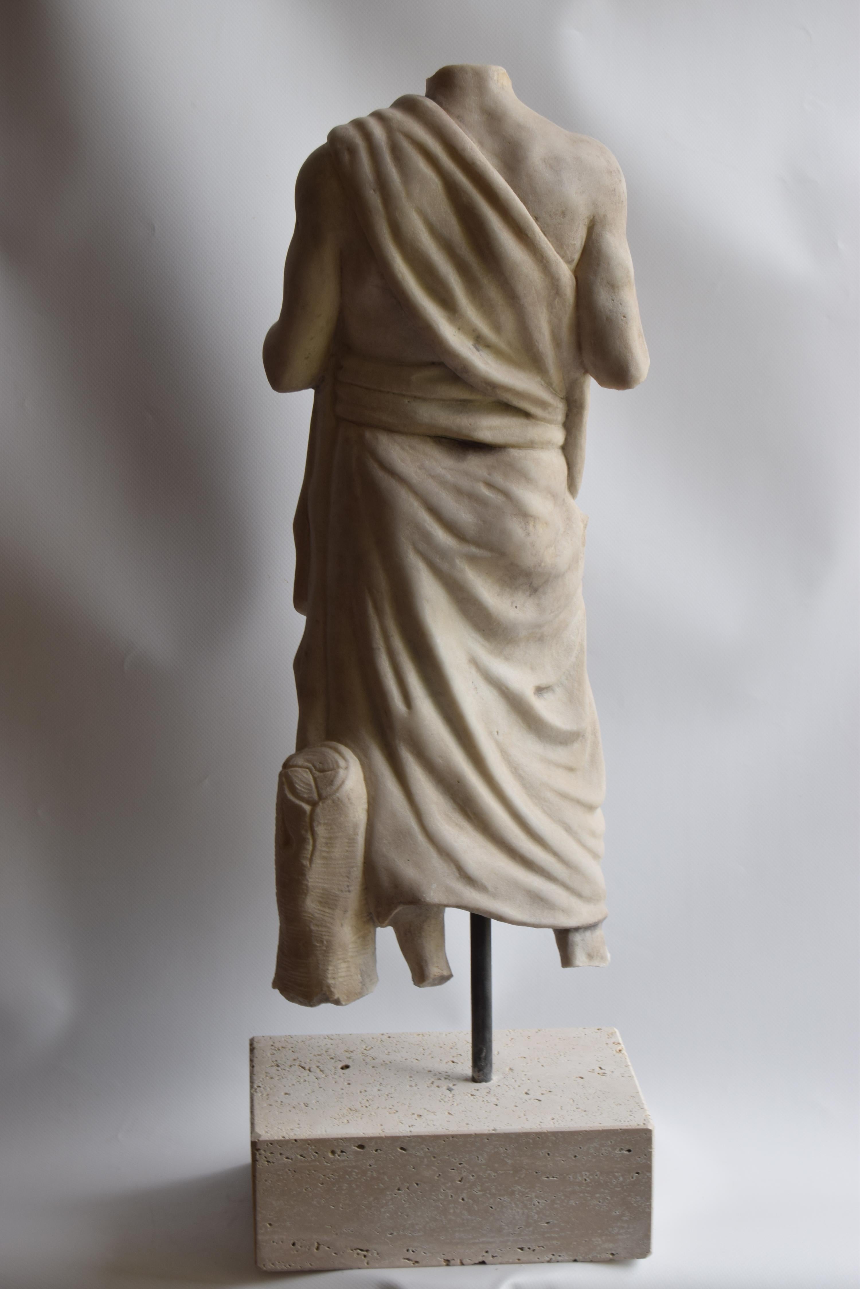 Torso maschile classico „Esculapio“, Scolpito su Marmo Bianco di Carrara (Handgefertigt) im Angebot