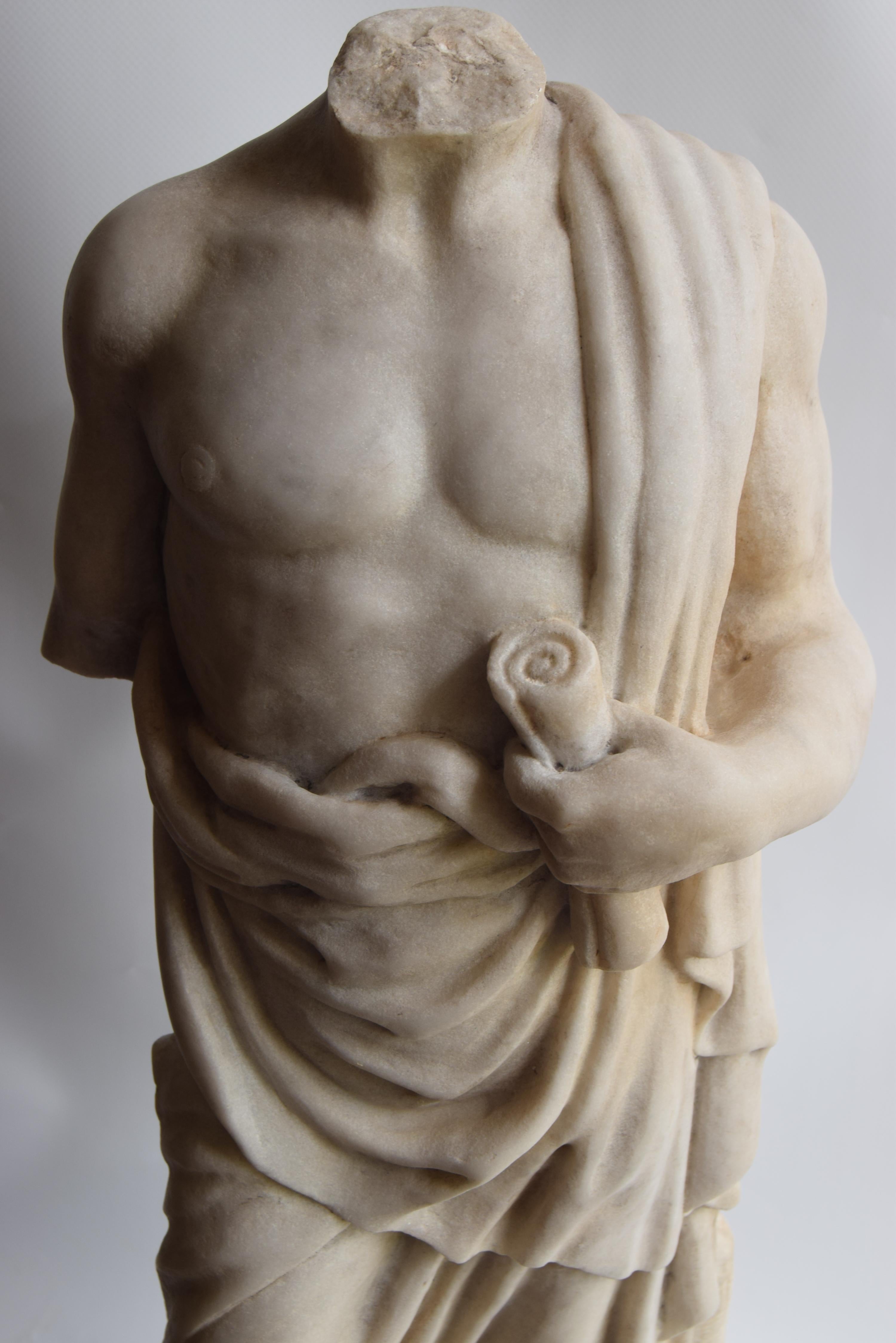 Marbre Torso maschile classico « Esculapio », scolpito su marmo bianco di Carrara en vente